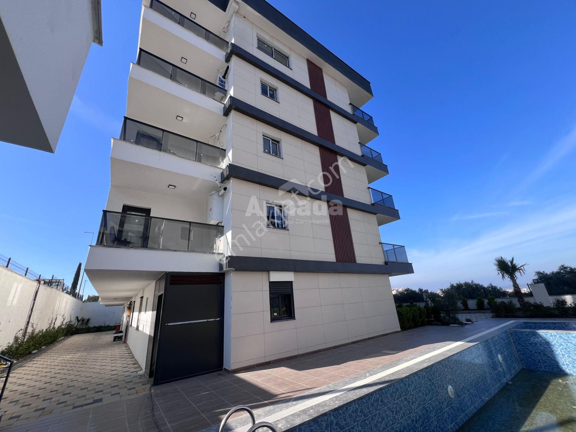 Kuşadası Değirmenderede Modern Site İçerisinde Bahçe Katı Daire - Görsel 32