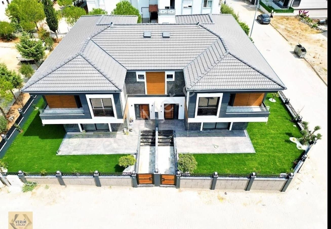 Seferihisar Camikebir De Satılık Geniş Bahçeli Ultra Lüks 3+1 Emsalsiz Villa - Görsel 11