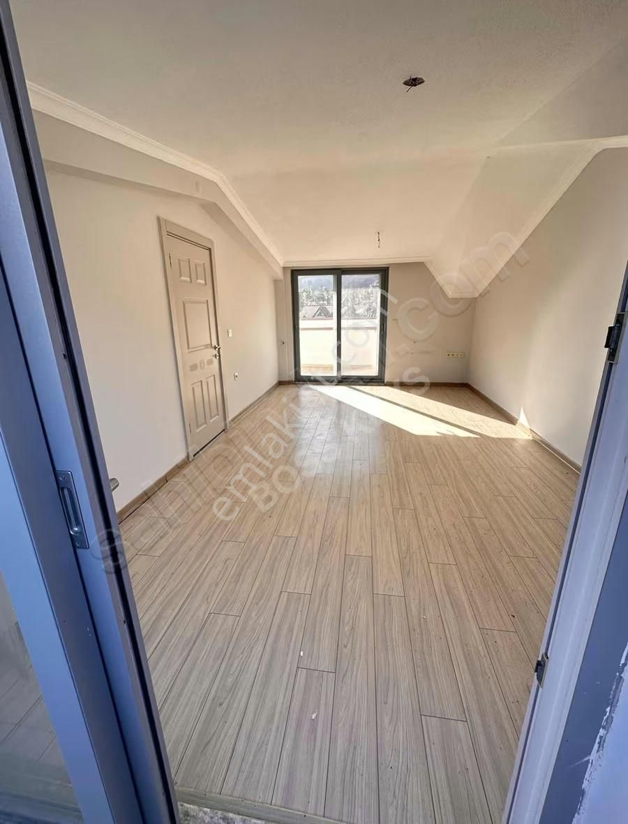 İçmeler'de Kiralık 2+1 Dubleks Daire Denize 250m - Görsel 18