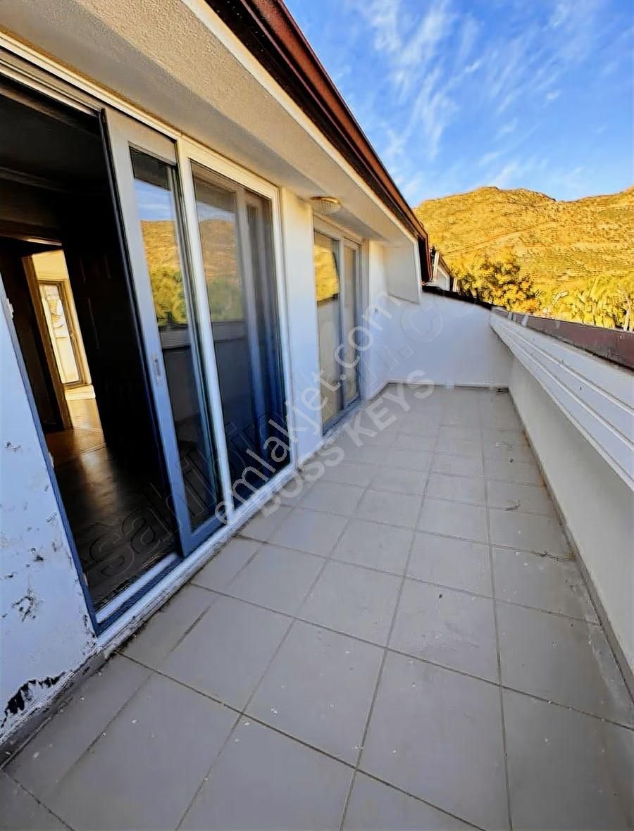 İçmeler'de Kiralık 2+1 Dubleks Daire Denize 250m - Görsel 11