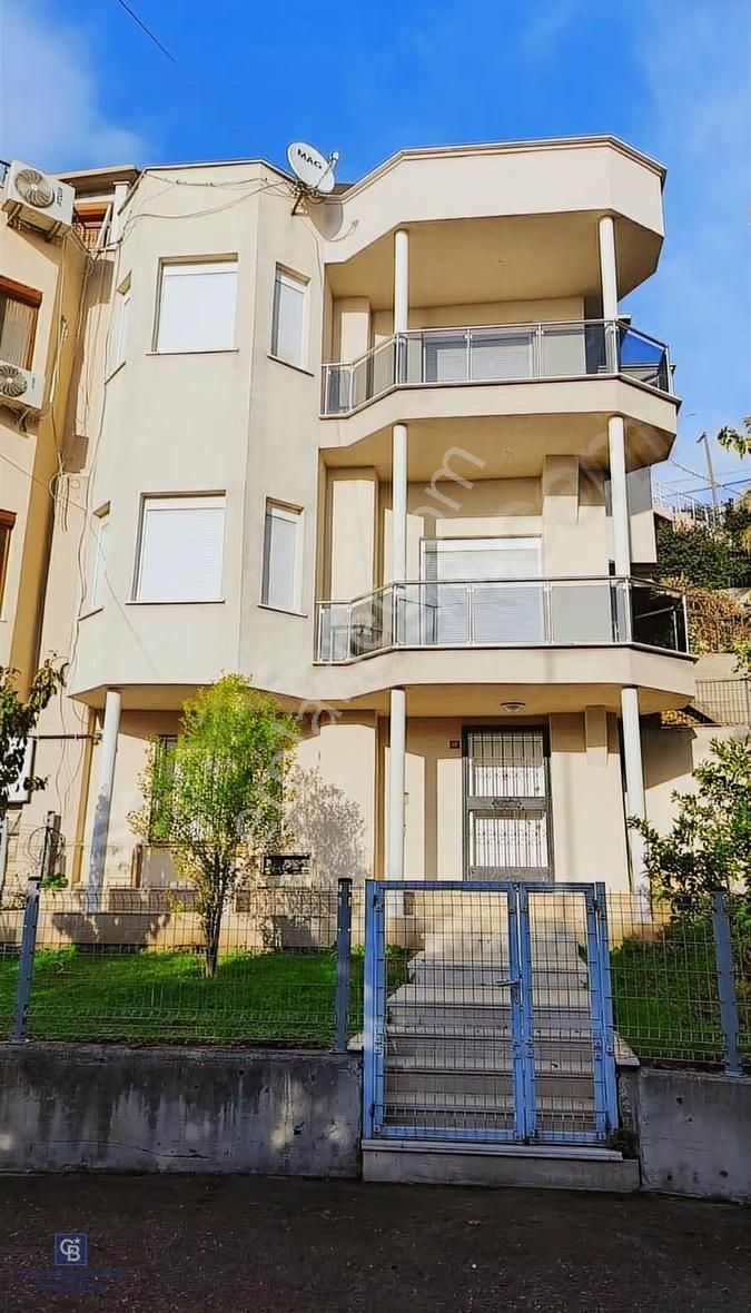 Beylikdüzü Gürpınar Sevcan Sitesinde Deniz Manzaralı Villa