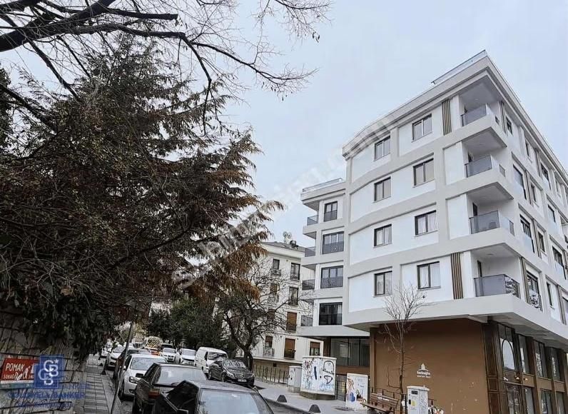 Acıbadem Caddesi Üzerinde Sıfır Bina İskanlı Boş Satılık Dükkan