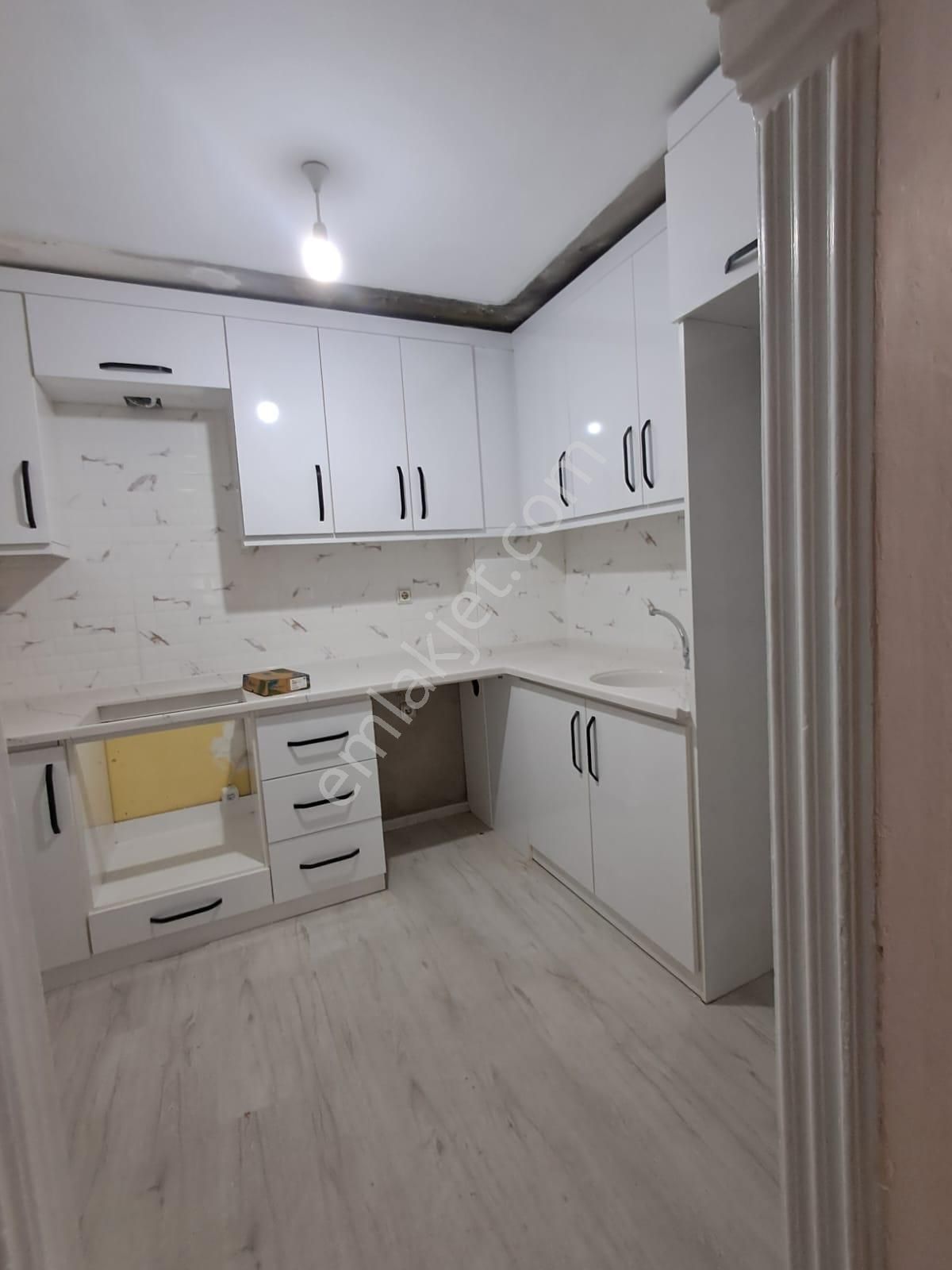 Kiralık İzmir Karşıyaka Bahçelievler Cevdet Bilsay Cad.üzeri 3+1 Daire - Görsel 4