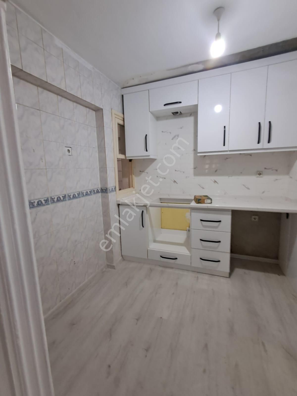 Kiralık İzmir Karşıyaka Bahçelievler Cevdet Bilsay Cad.üzeri 3+1 Daire - Görsel 3