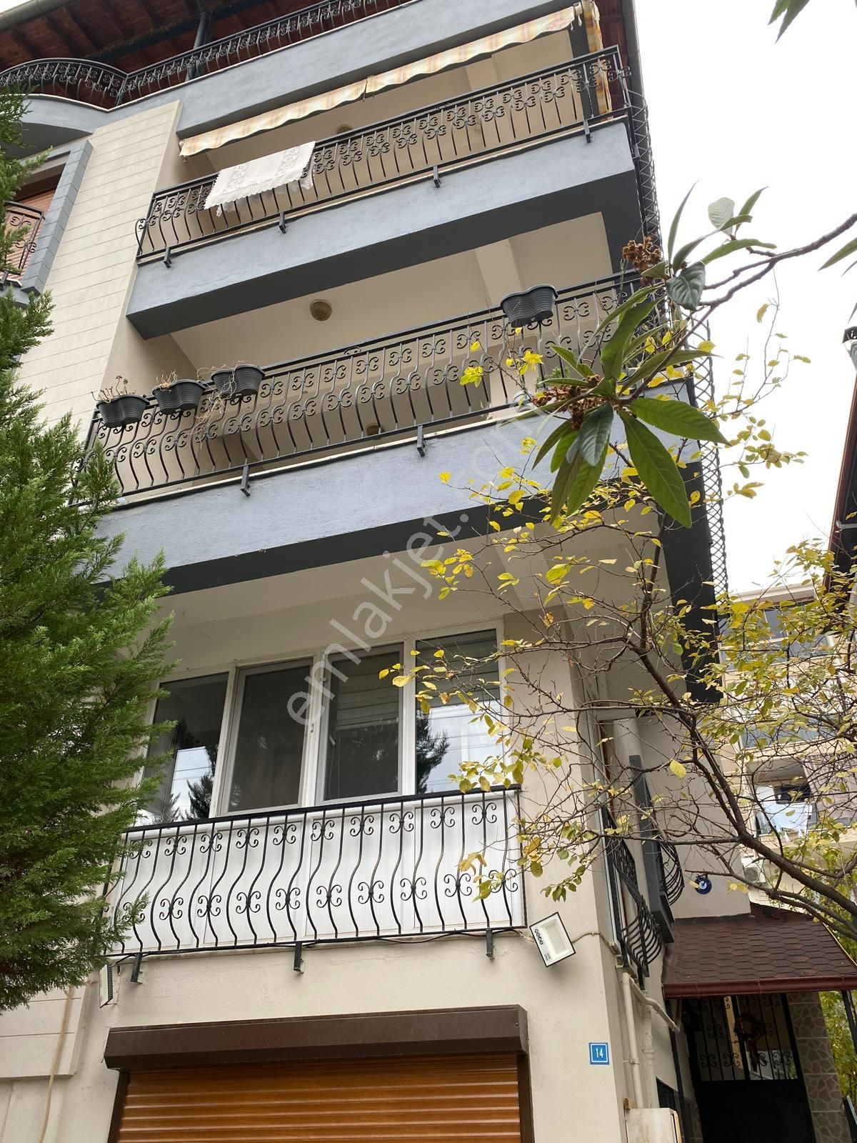 Bağbaşında 272 M2 Arsa İçinde 4 Katlı Satılık Komple Bina - Görsel 2