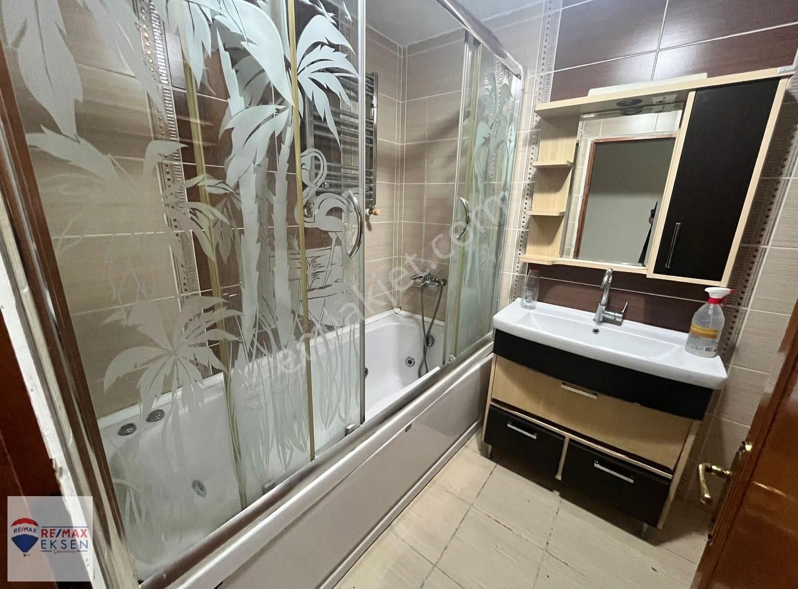 Üsküdar Mimar Sinanda Jakuzili Çift Balkonlu 3+1 Kiralık Daire - Görsel 12