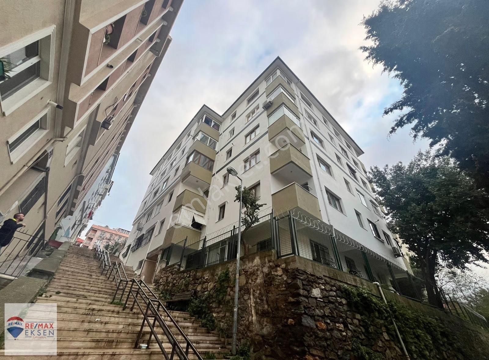 Üsküdar Mimar Sinanda Jakuzili Çift Balkonlu 3+1 Kiralık Daire