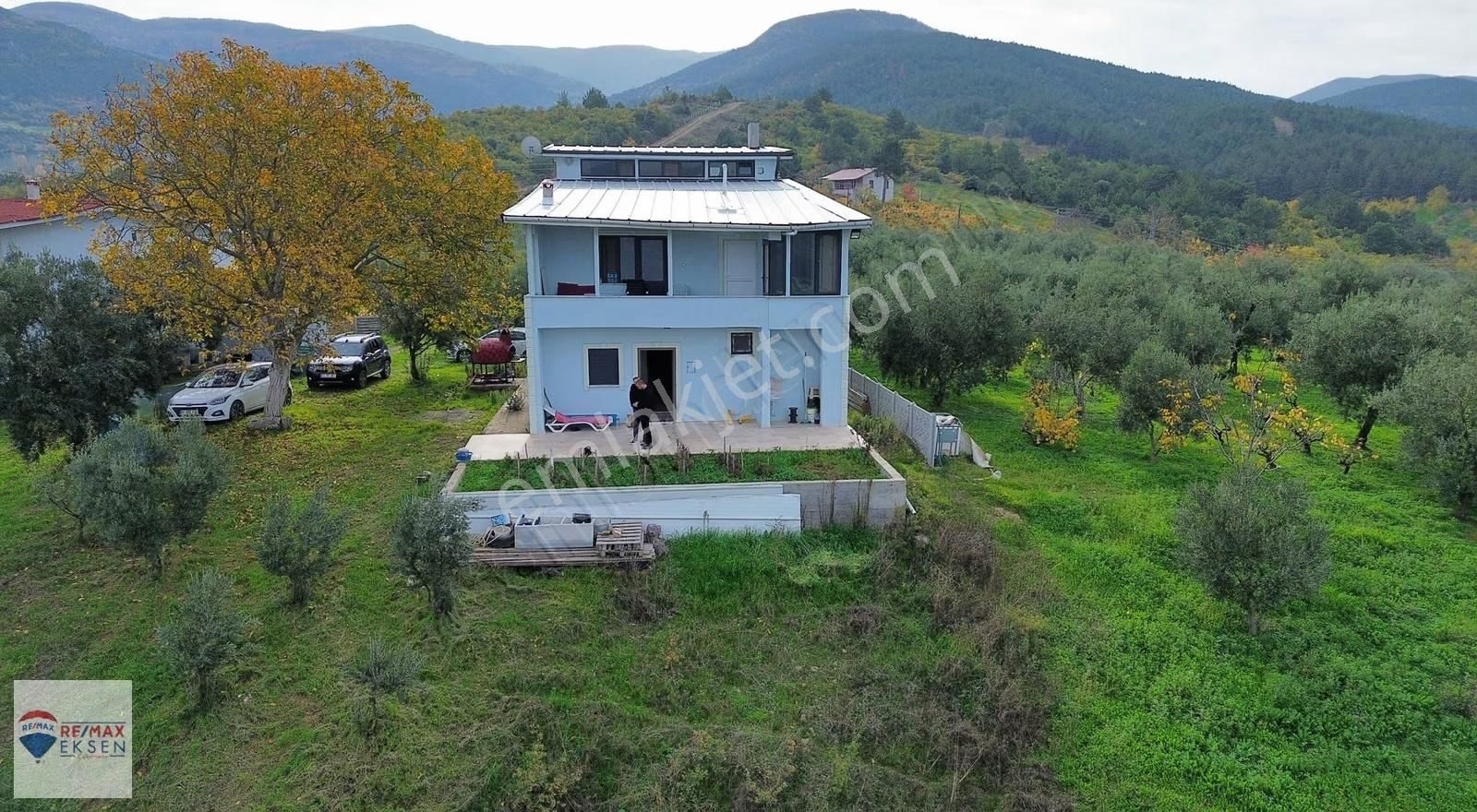 Sakarya Geyve Sarıgazi Mahallesinde 3 Katlı Bina Ve Arsası