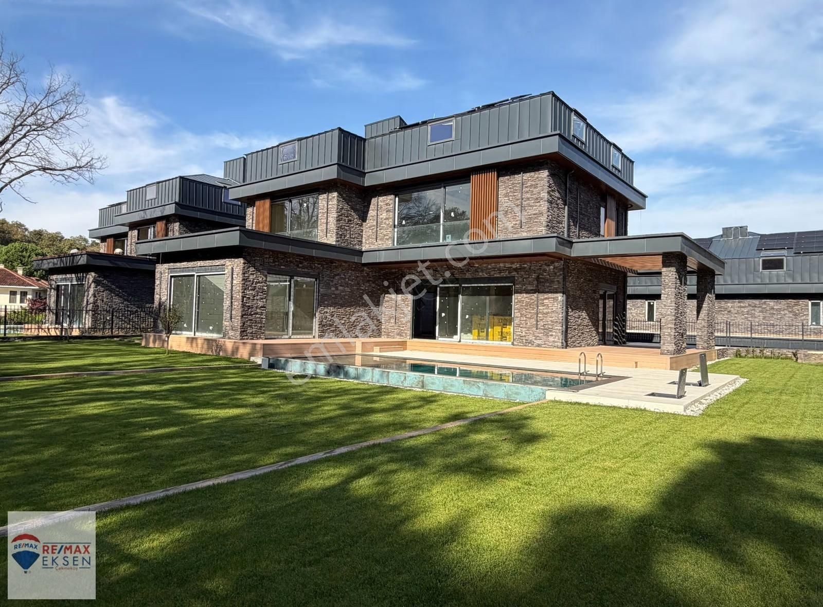 777 Ömerli, Çekmeköy'de Doğanın İçinde Satılık Lüks Villa 12+1