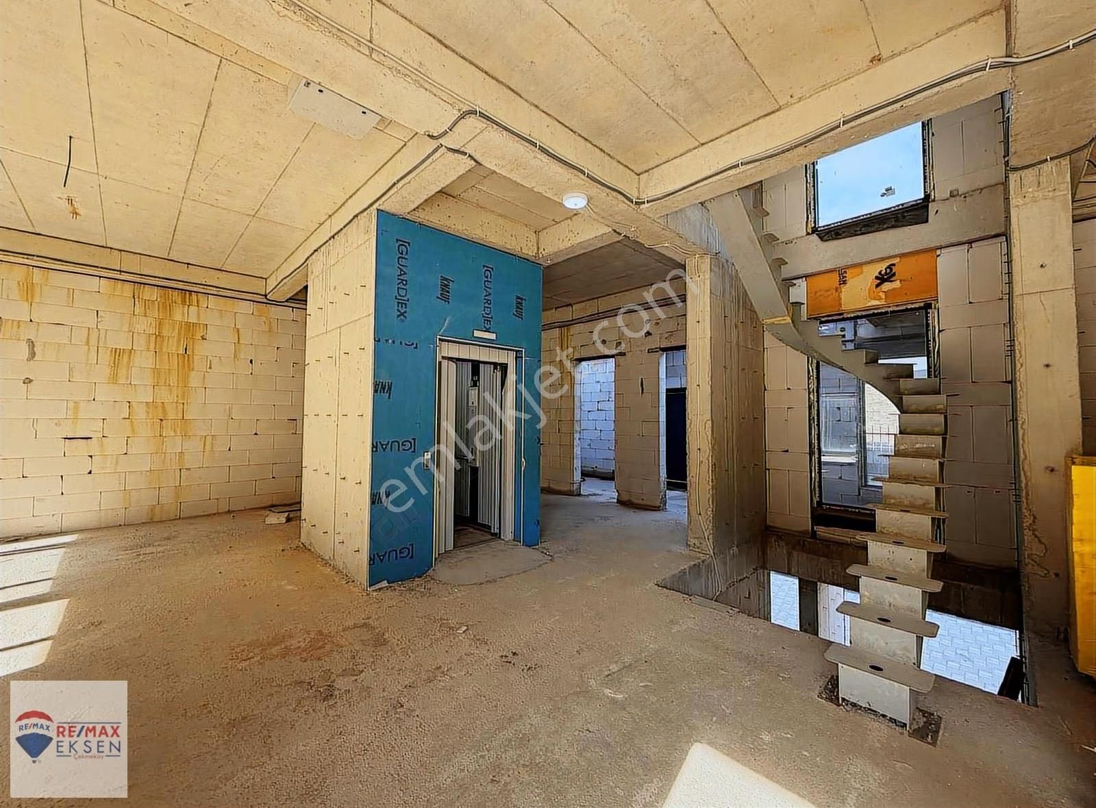 777 Ömerli, Çekmeköy'de Doğanın İçinde Satılık Lüks Villa 12+1 - Görsel 25