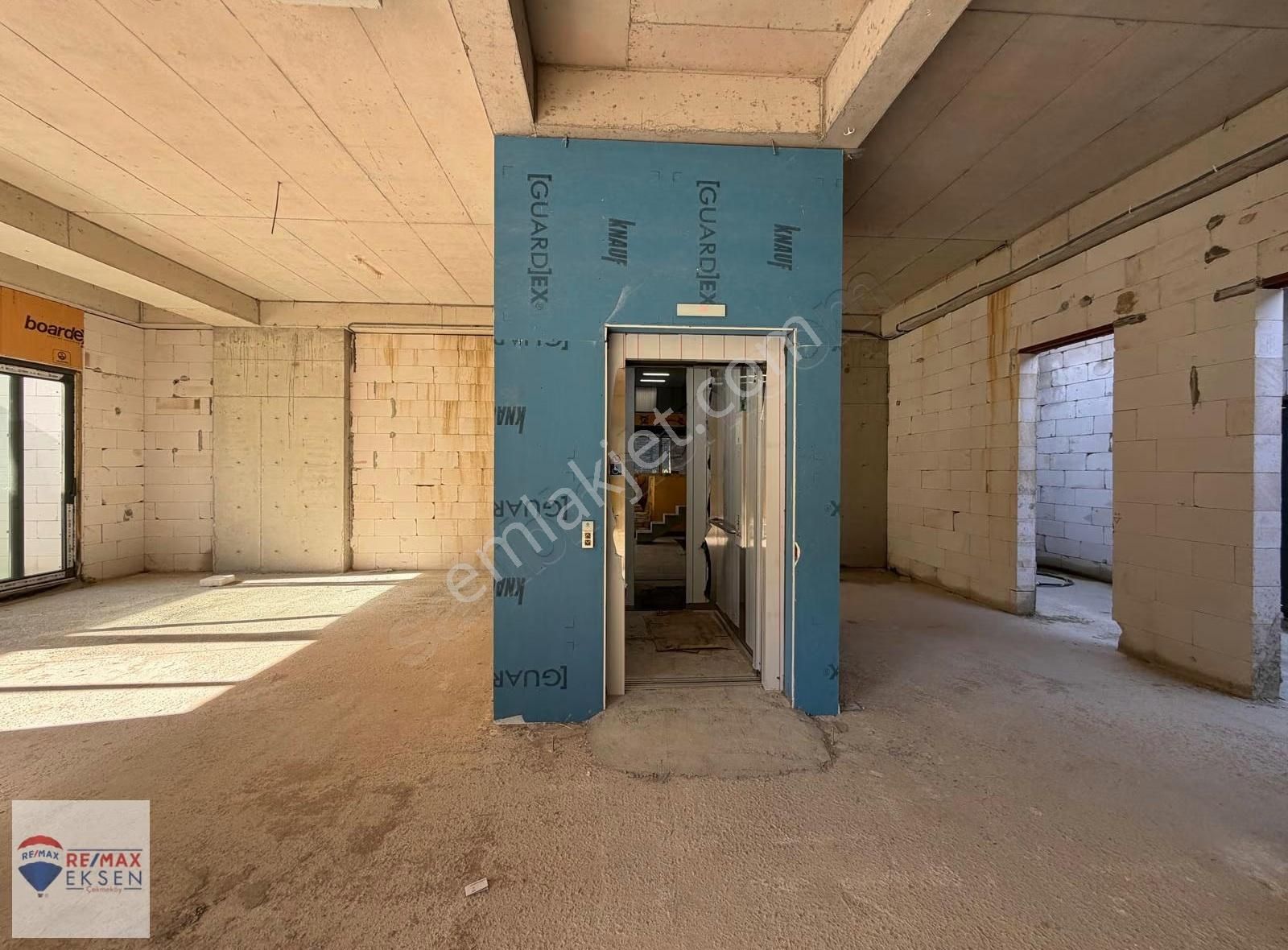 777 Ömerli, Çekmeköy'de Doğanın İçinde Satılık Lüks Villa 12+1 - Görsel 14