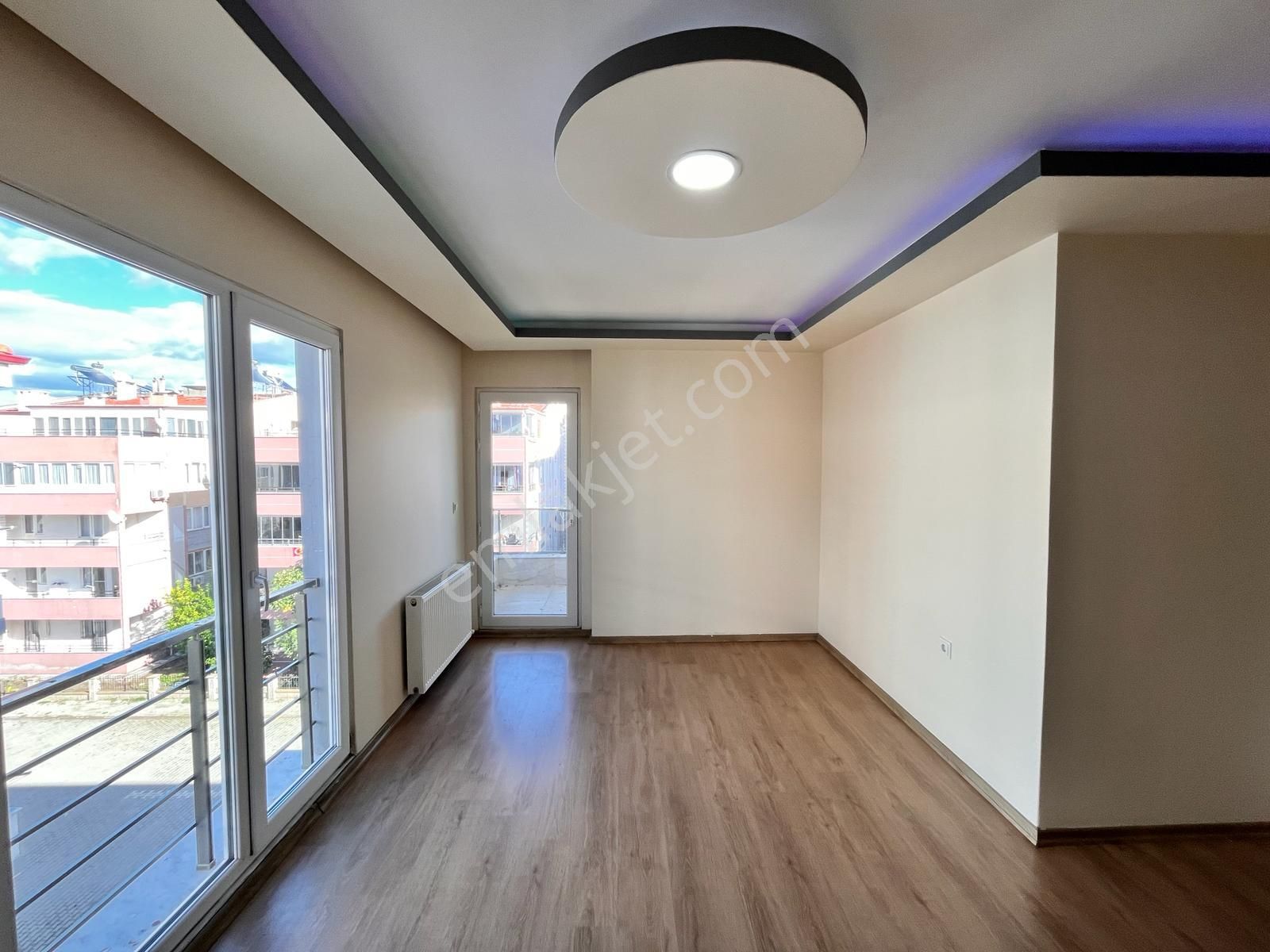 Parstan Altınkumda Ön Cephe Doğalgazlı Asansörlü Lüks 2+1 Daire - Görsel 8