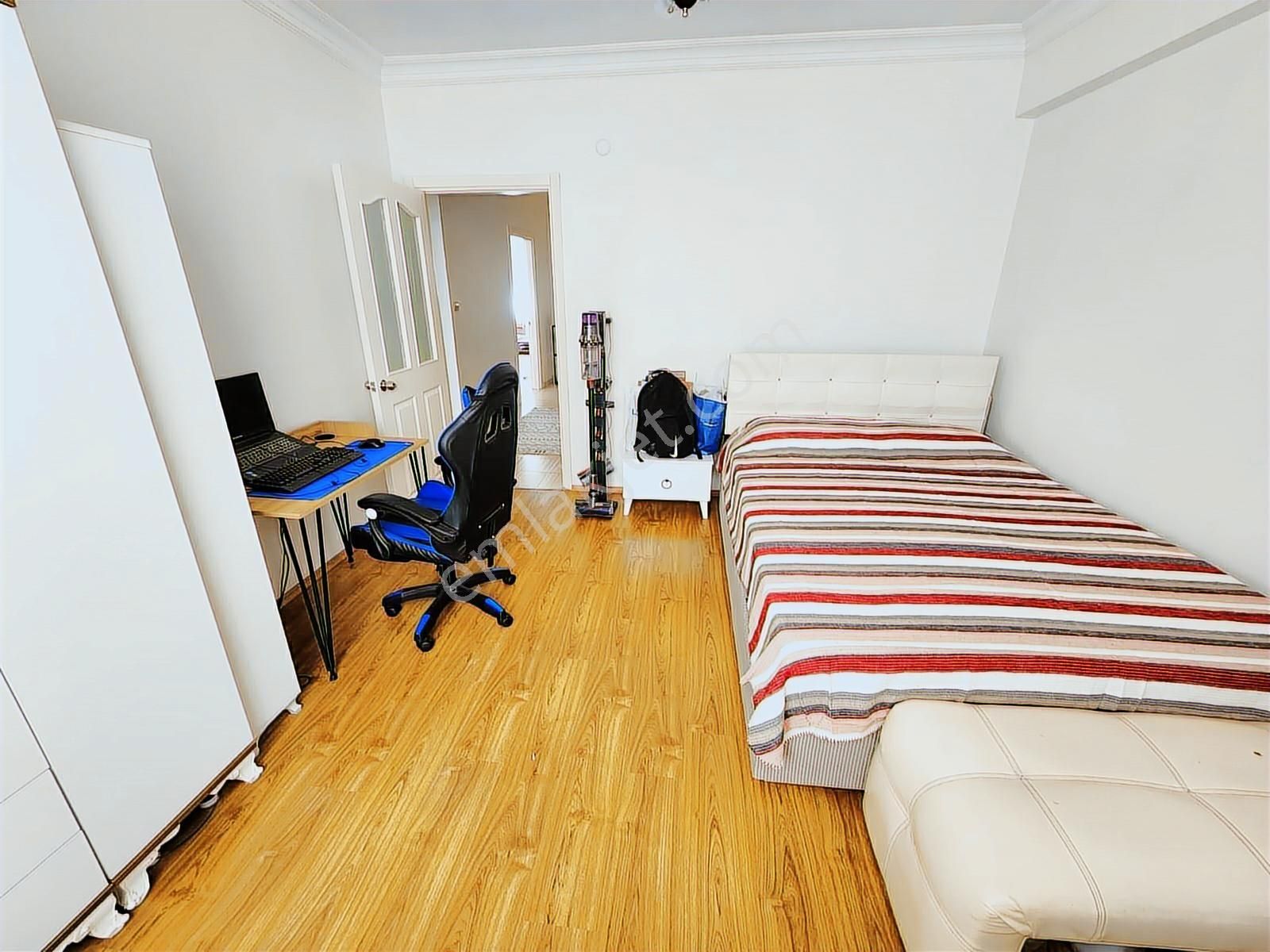 Yayla Uefa Anıtı Civarı 17 Yıllık Bina 3+1 120m2 Asansörlü 2.kat - Görsel 14