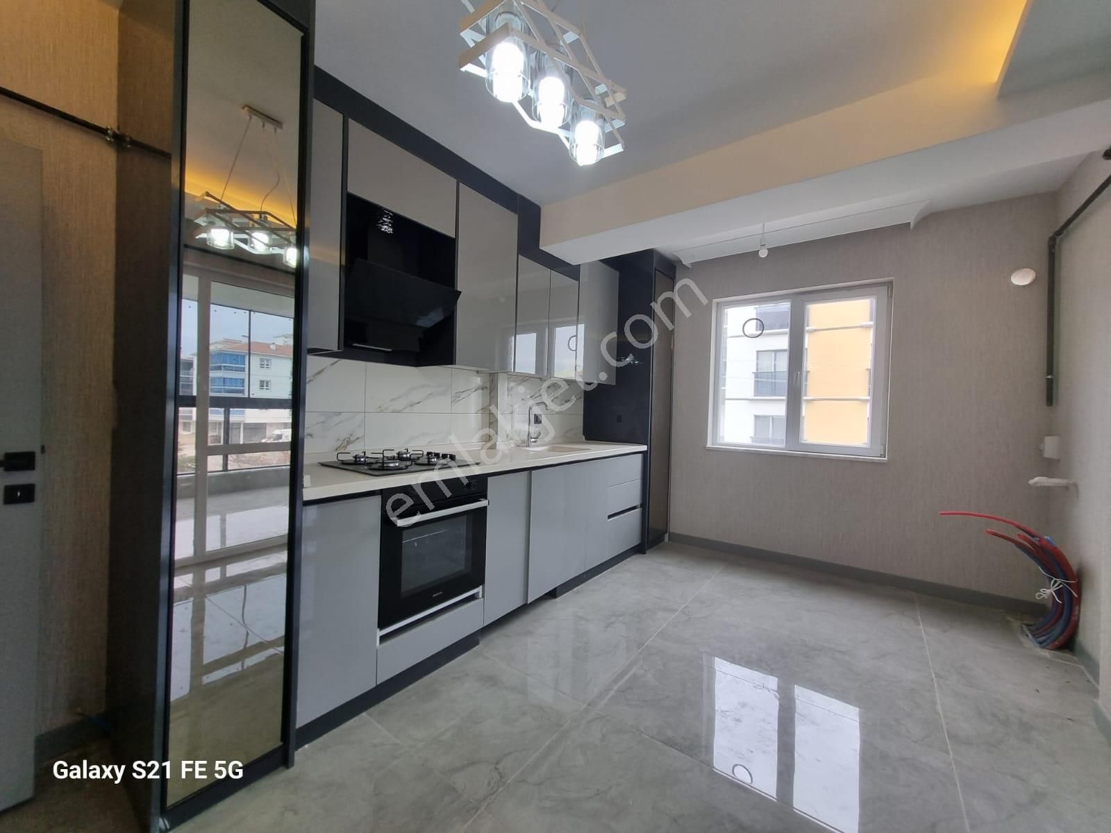 Demiröz'den M.kemalde Katta Güney-doğu Full Yapılı 3+1 Daire