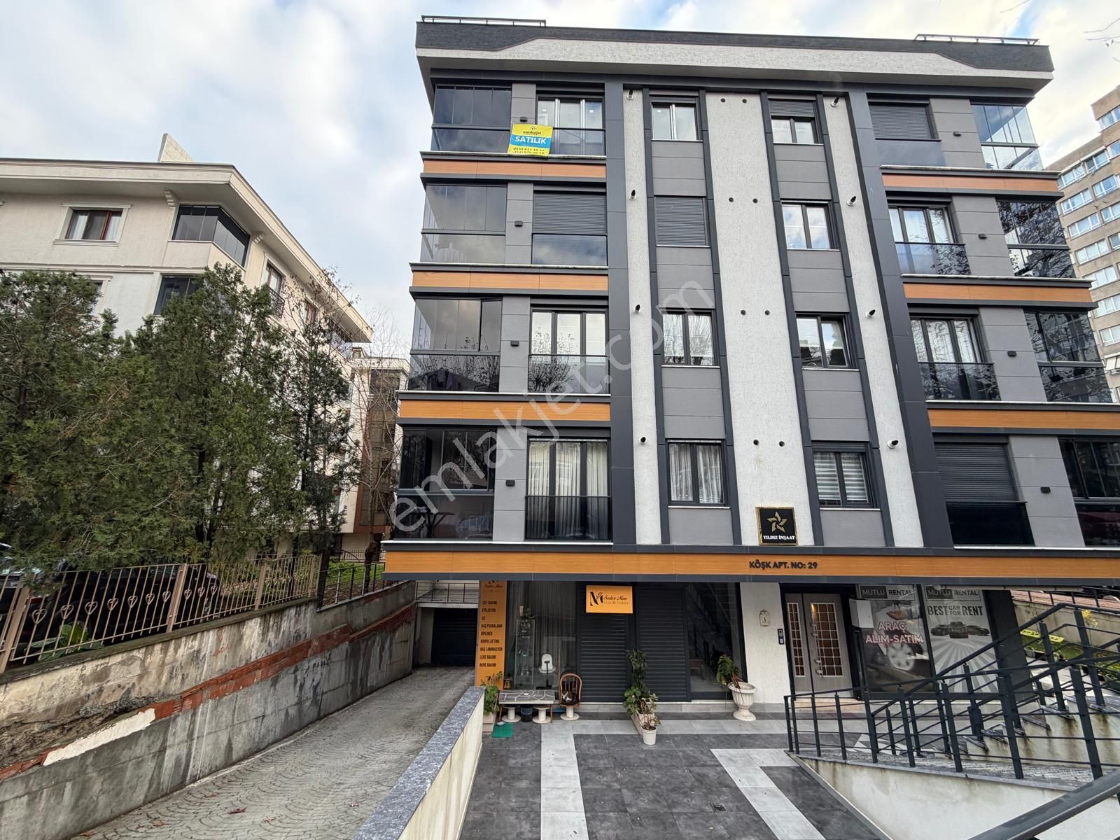 Bahçelievler Merkez'de Sıfır Binada K. Otoparklı 1+1 Daire