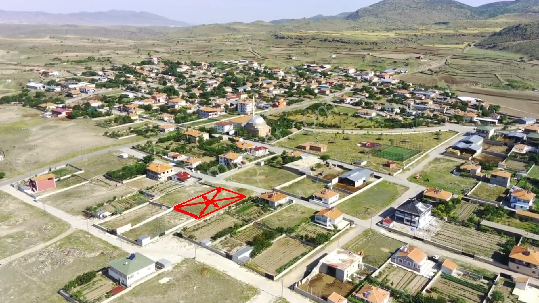 Köşe Başı, İki Tarafı Yol İmarlı Arsa