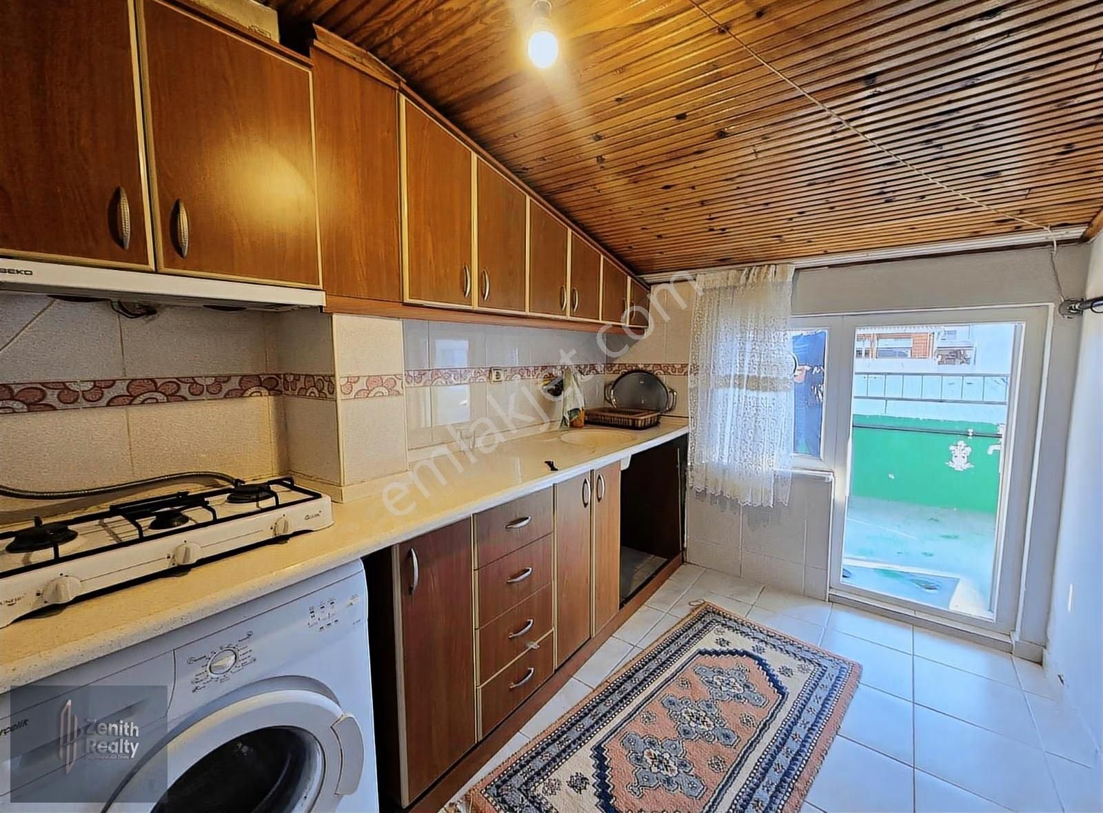 Beşevler Merkezinde 2+1 Çatı Katı Eşyalı Kiralik Daire