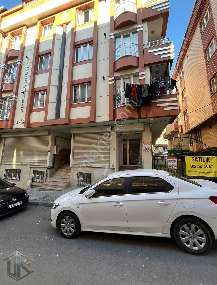 Uğur Gayrimenkul'den Gazi Mahallesi'nde Satılık Depolu Dükkan