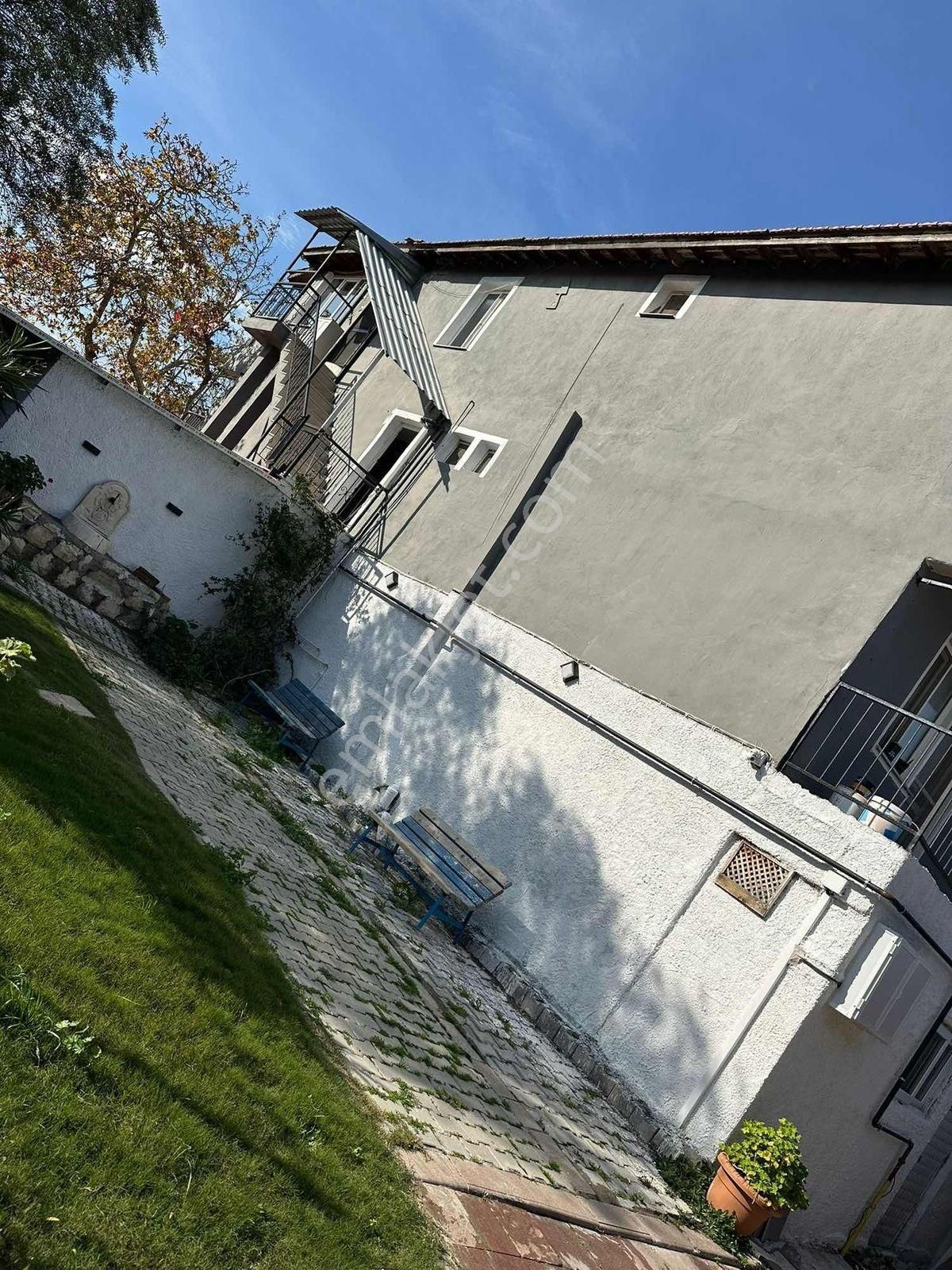 Kuşçularda Merkezi Konumda İçinde Ev Olan Arsa - Görsel 15