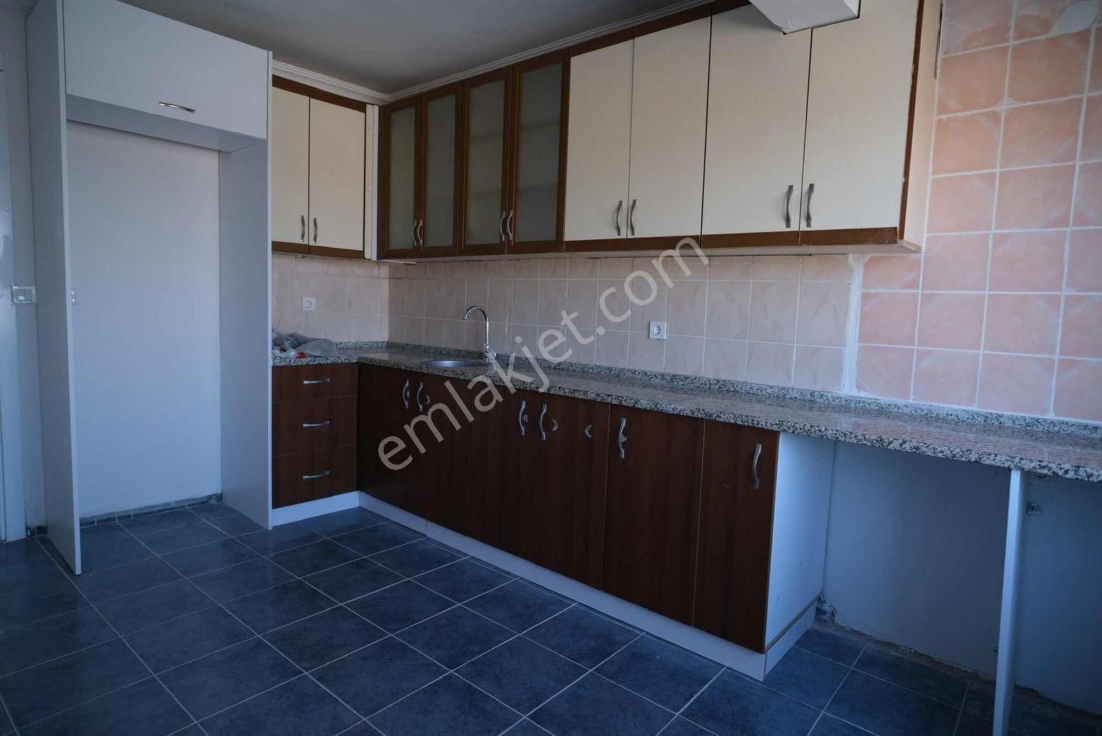 Kuşçularda Ana Cadde Üzeri Kiralık 2+1 - Görsel 5