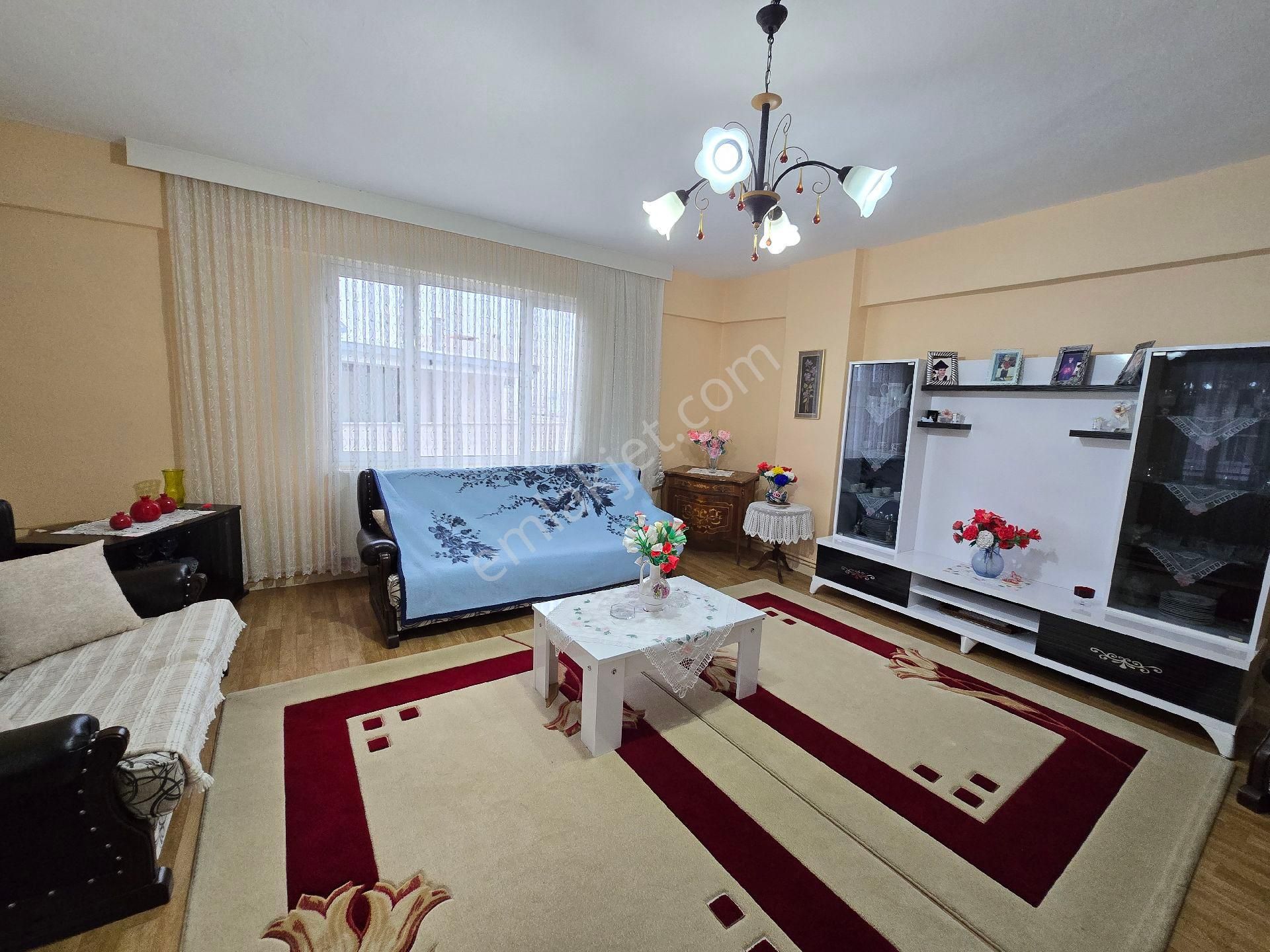 Uçan Emlak- Yeşilyurt Merkez 3+1 140m2 Ara Kat Bakımlı - Görsel 3