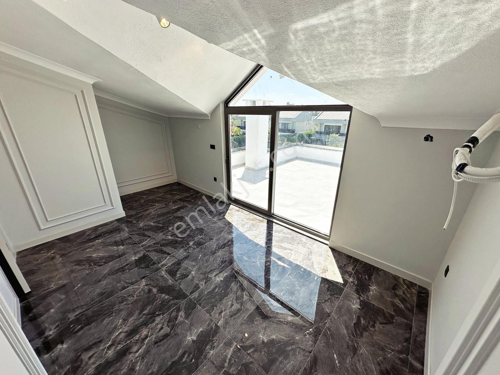 Güre'de Denize Yakın Lüks Tasarım 4+1 Havuzlu Satılık Villa - Görsel 7