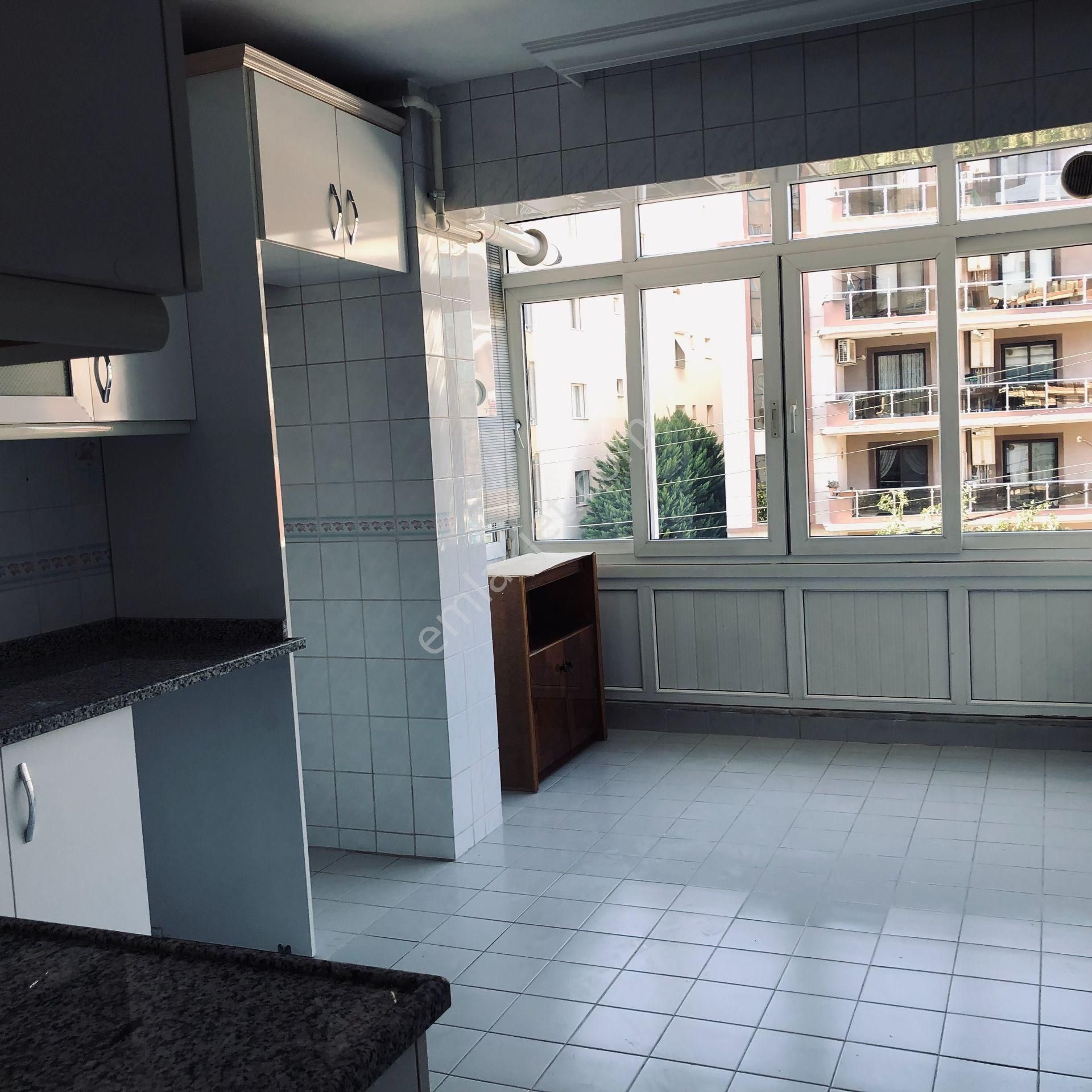 Karşıyaka Yalı Mahallesinde Kiralık 3+1 Lüx Köşe Ara Kat Daire - Görsel 34