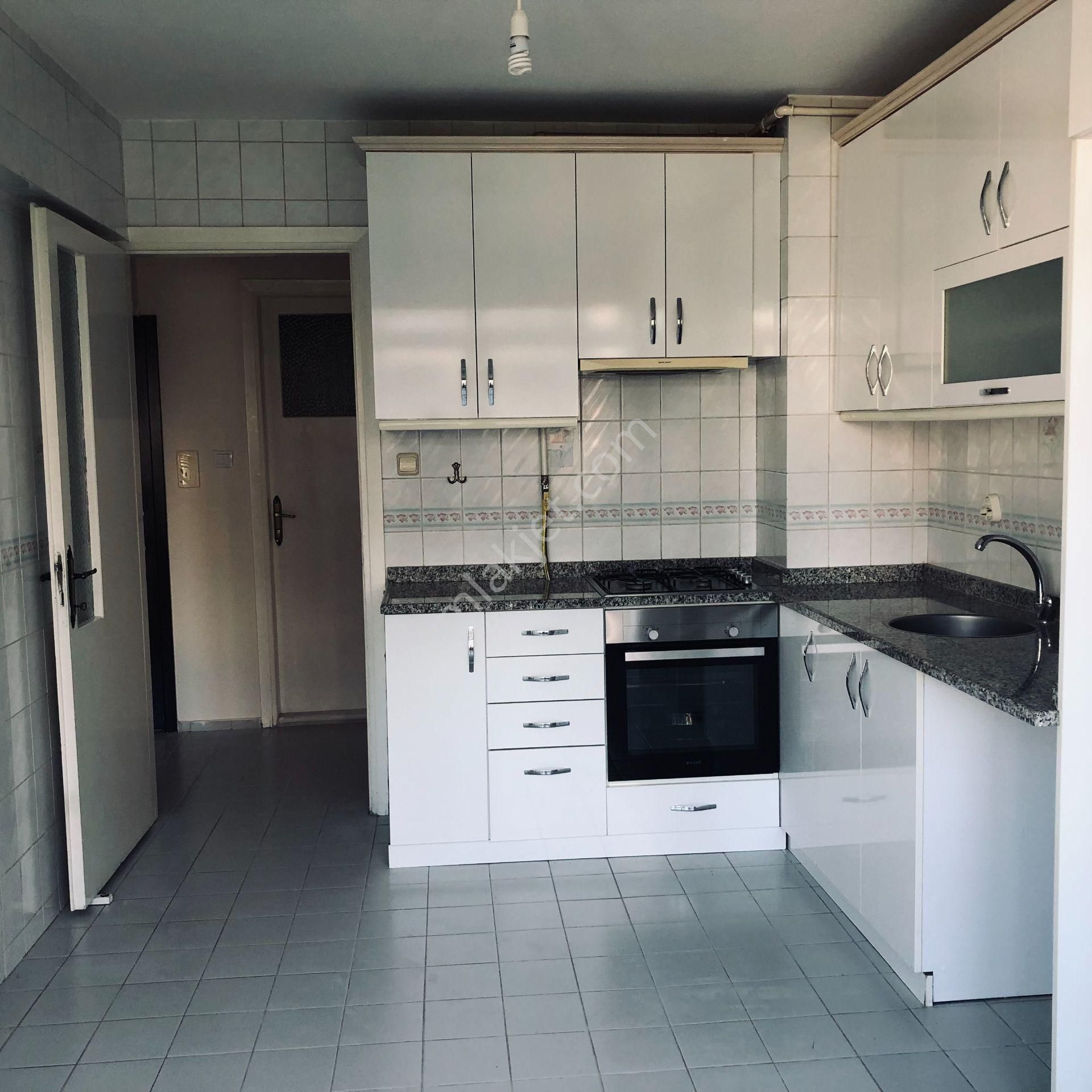 Karşıyaka Yalı Mahallesinde Kiralık 3+1 Lüx Köşe Ara Kat Daire - Görsel 7