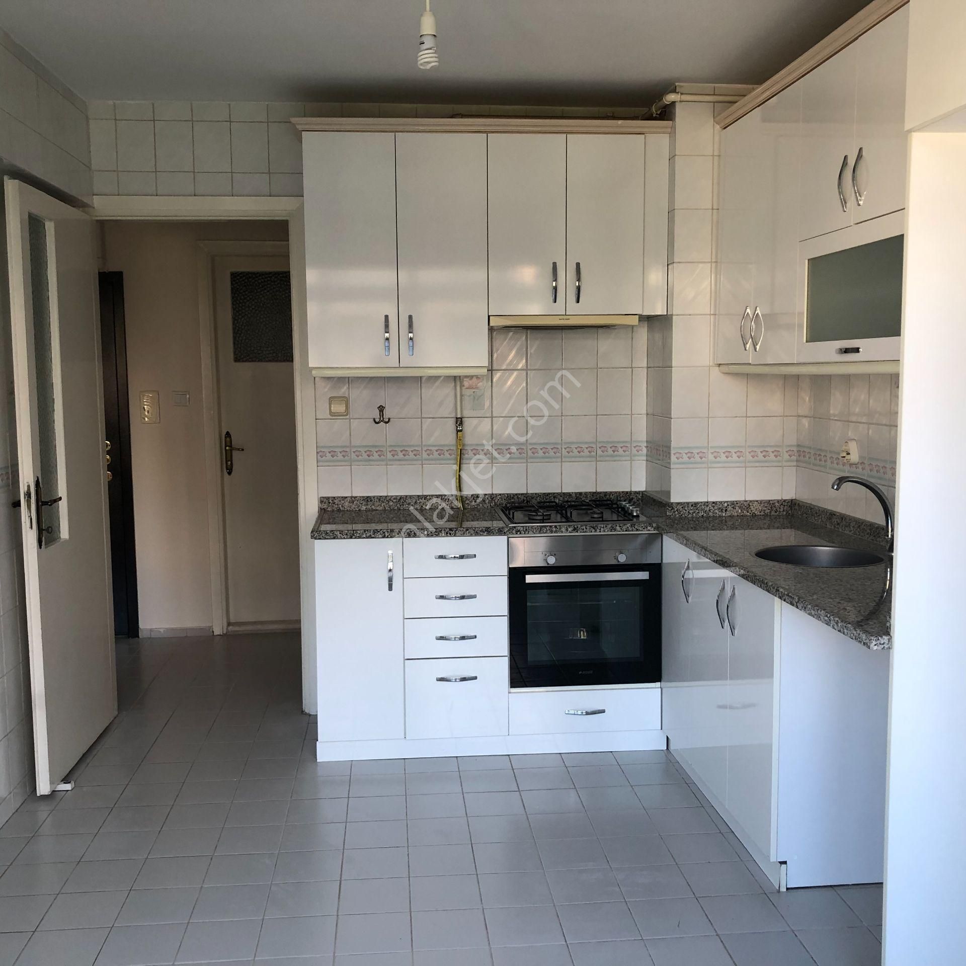 Karşıyaka Yalı Mahallesinde Kiralık 3+1 Lüx Köşe Ara Kat Daire - Görsel 9