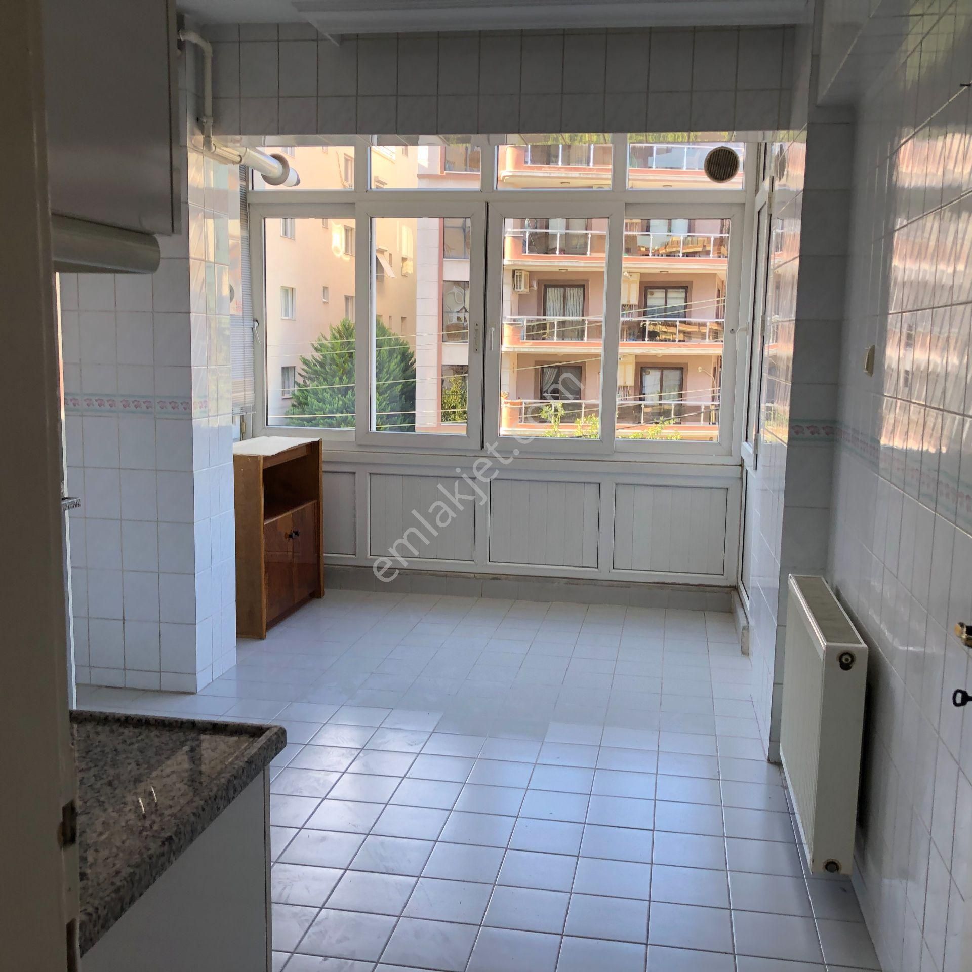 Karşıyaka Yalı Mahallesinde Kiralık 3+1 Lüx Köşe Ara Kat Daire - Görsel 6