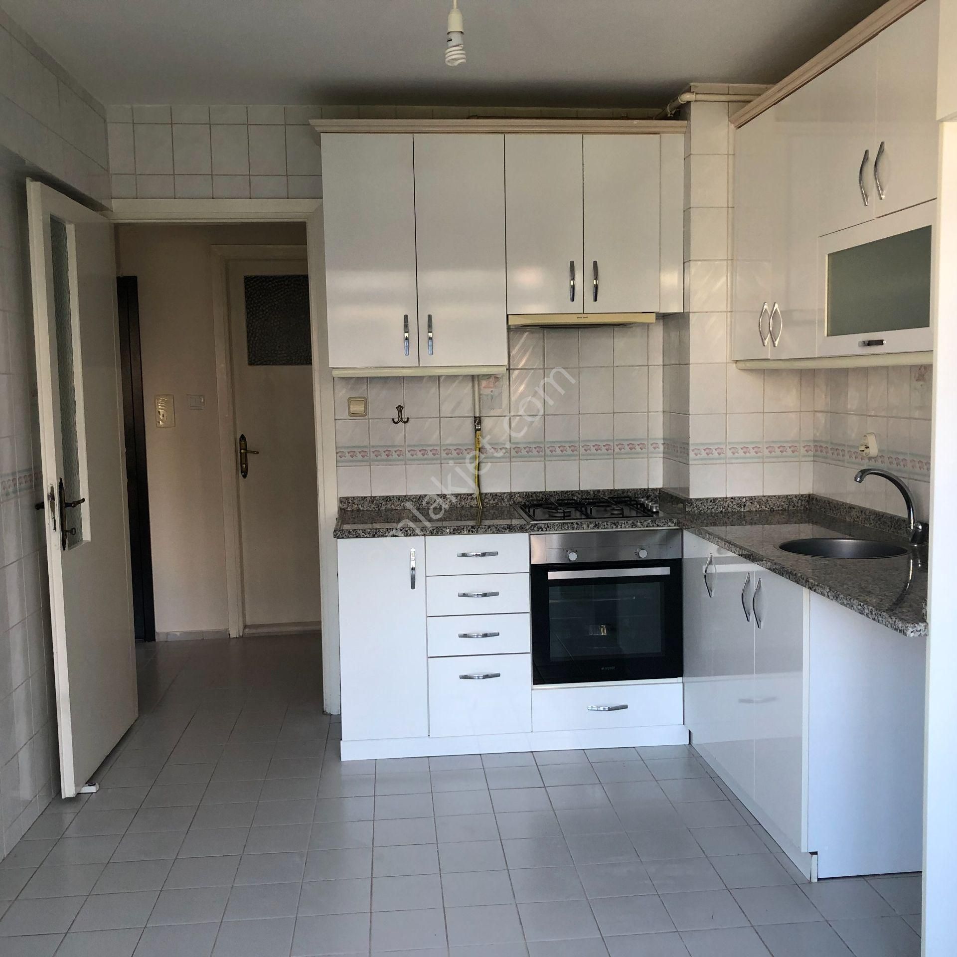 Karşıyaka Yalı Mahallesinde Kiralık 3+1 Lüx Köşe Ara Kat Daire - Görsel 11