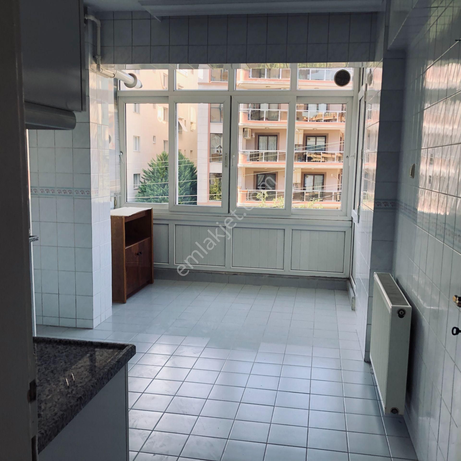 Karşıyaka Yalı Mahallesinde Kiralık 3+1 Lüx Köşe Ara Kat Daire - Görsel 10