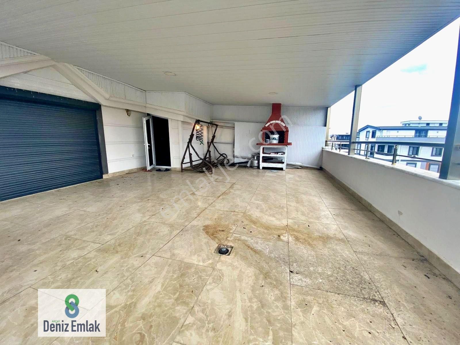 Denizden Akçayda Öncephe Geniş Çift Kapalı Teraslı Satılık 4+1 Dubleks Daire.