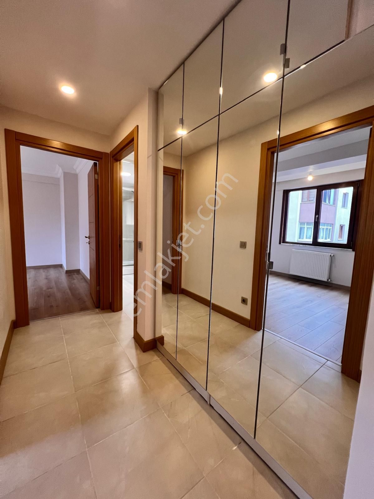 Küçükyalı'da Ön Cephe Cam Balkonlu Dekorlu 3+1 Daire - Görsel 22