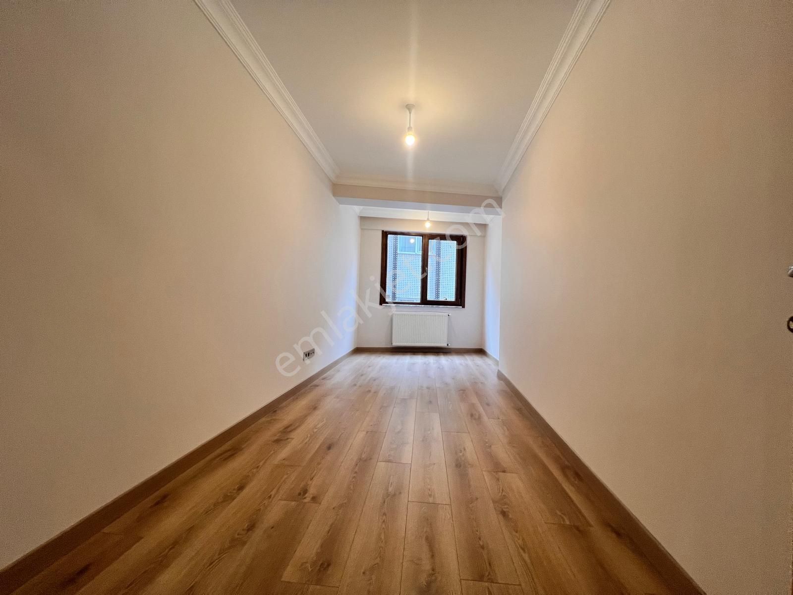 Küçükyalı'da Ön Cephe Cam Balkonlu Dekorlu 3+1 Daire - Görsel 14