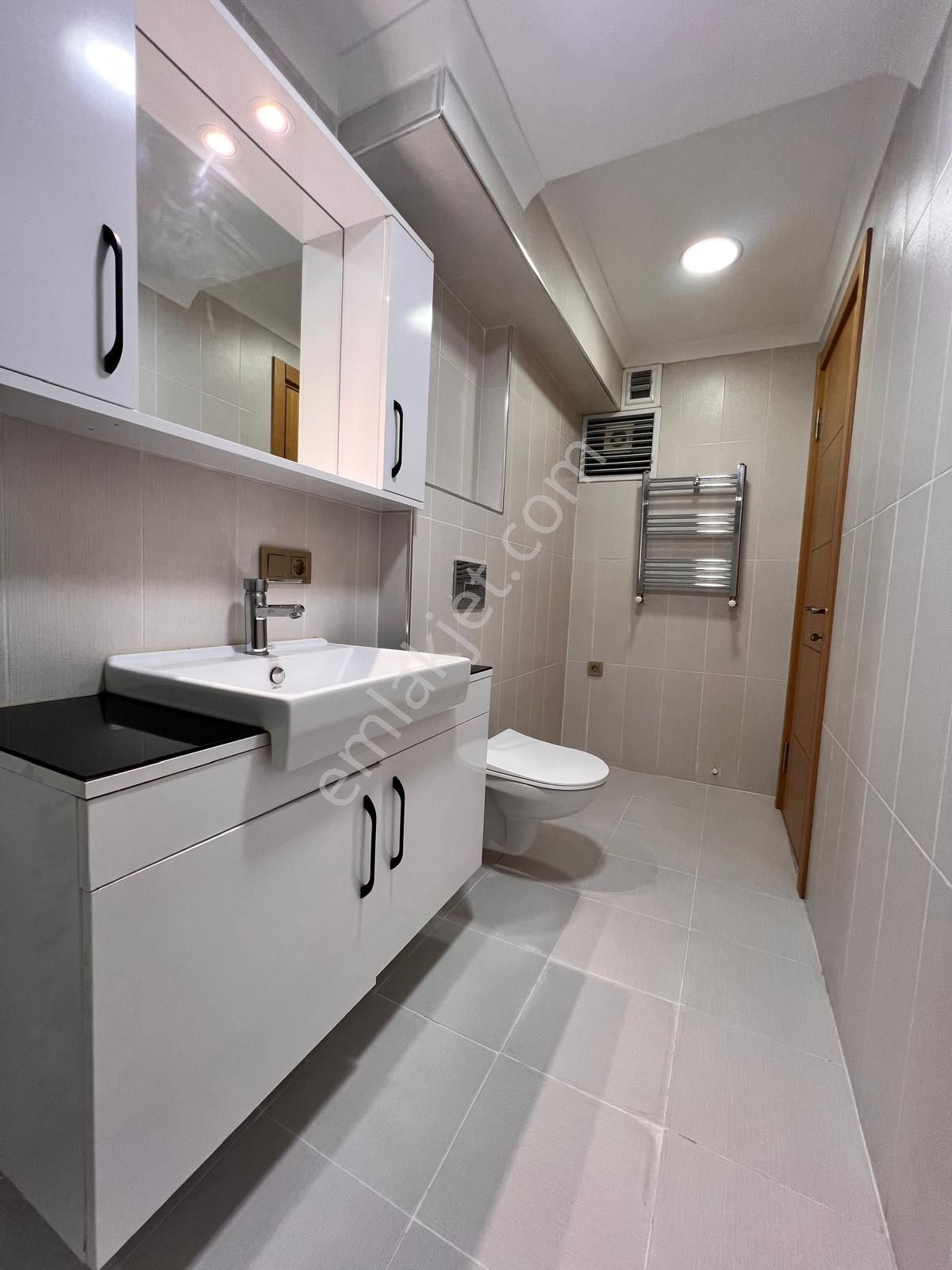 Küçükyalı'da Ön Cephe Cam Balkonlu Dekorlu 3+1 Daire - Görsel 24