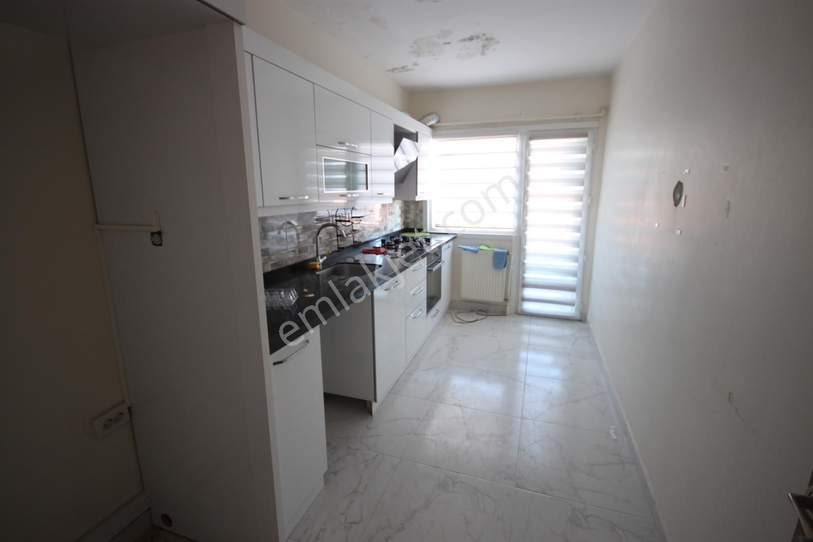 Tuzla Postane Mahallesinde Sahilde 2+1 Fırsat Daire