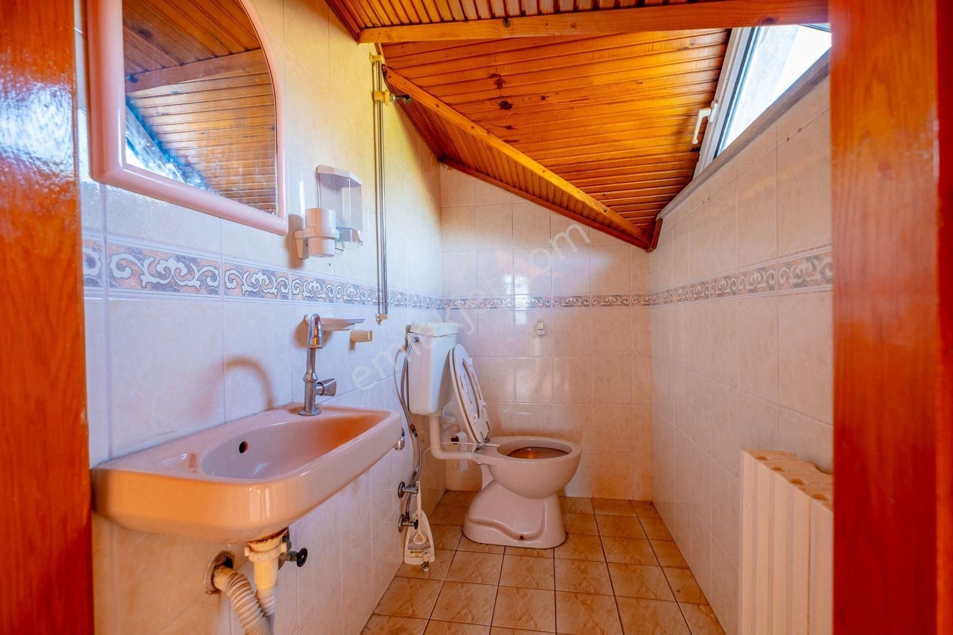 Dağıstan Gayrımenkulden Metrobüs Dibinde 4+1 200m2 Müstakil - Görsel 14