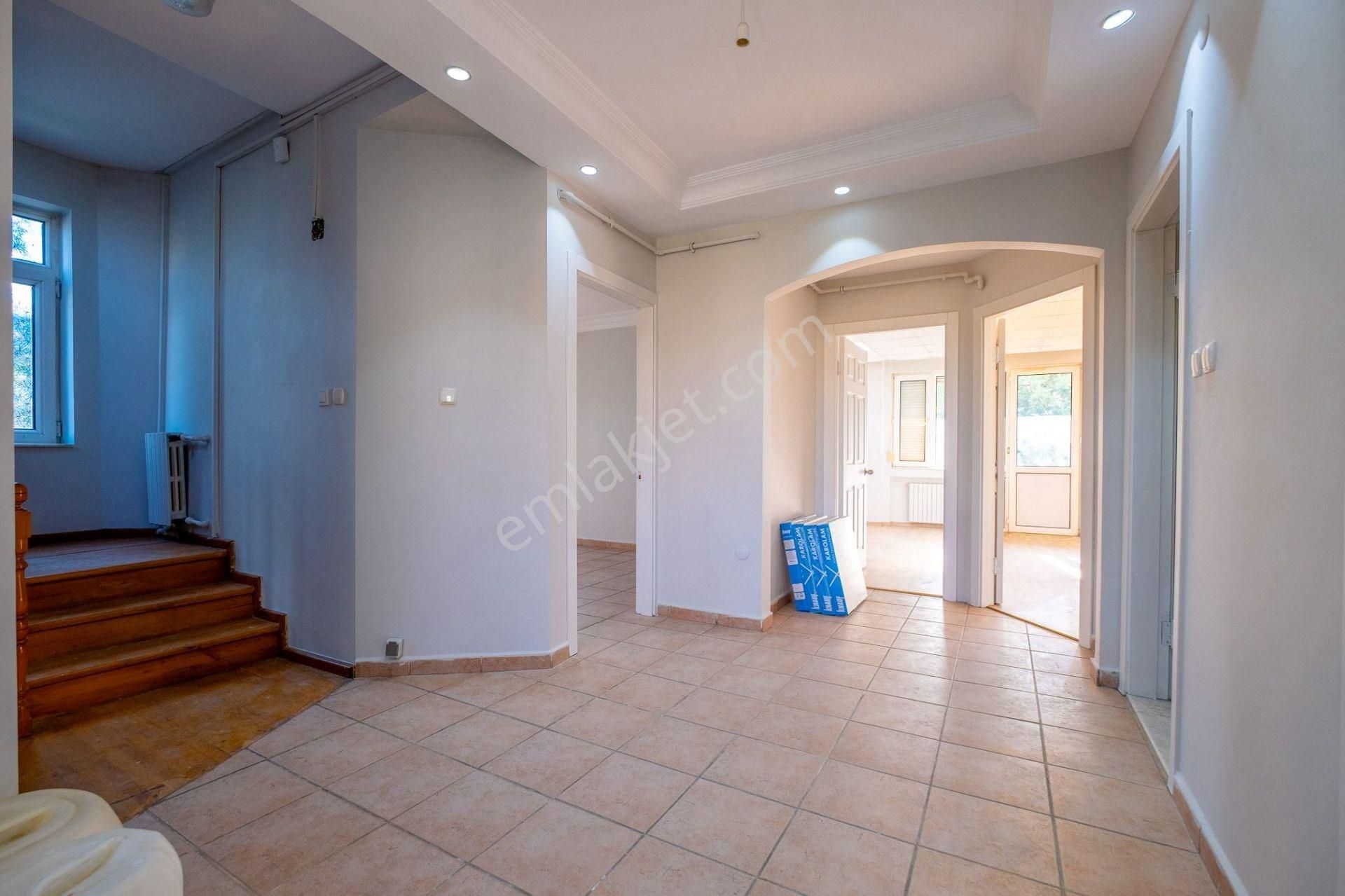 Dağıstan Gayrımenkulden Metrobüs Dibinde 4+1 200m2 Müstakil - Görsel 10