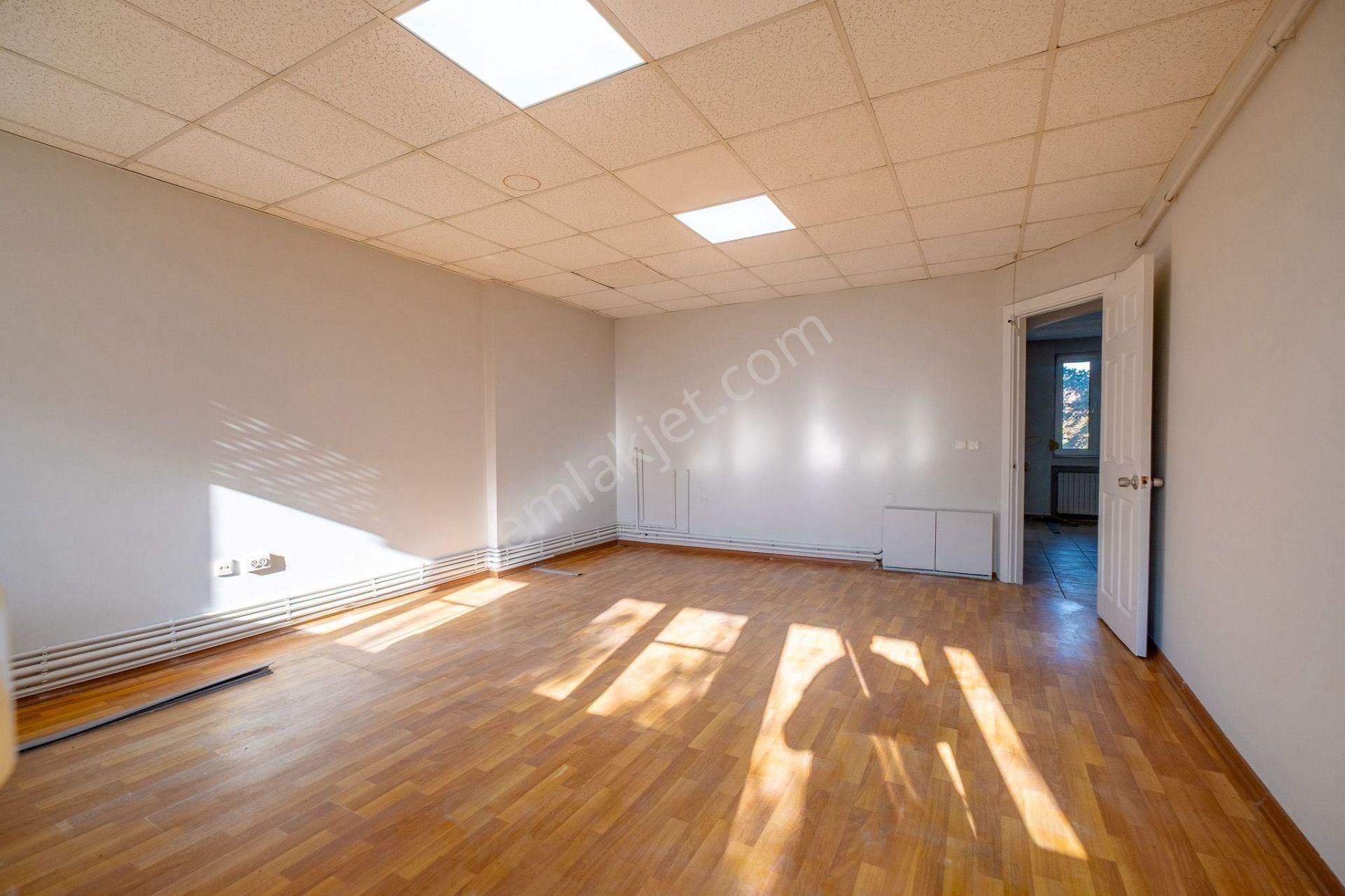 Dağıstan Gayrımenkulden Metrobüs Dibinde 4+1 200m2 Müstakil - Görsel 2