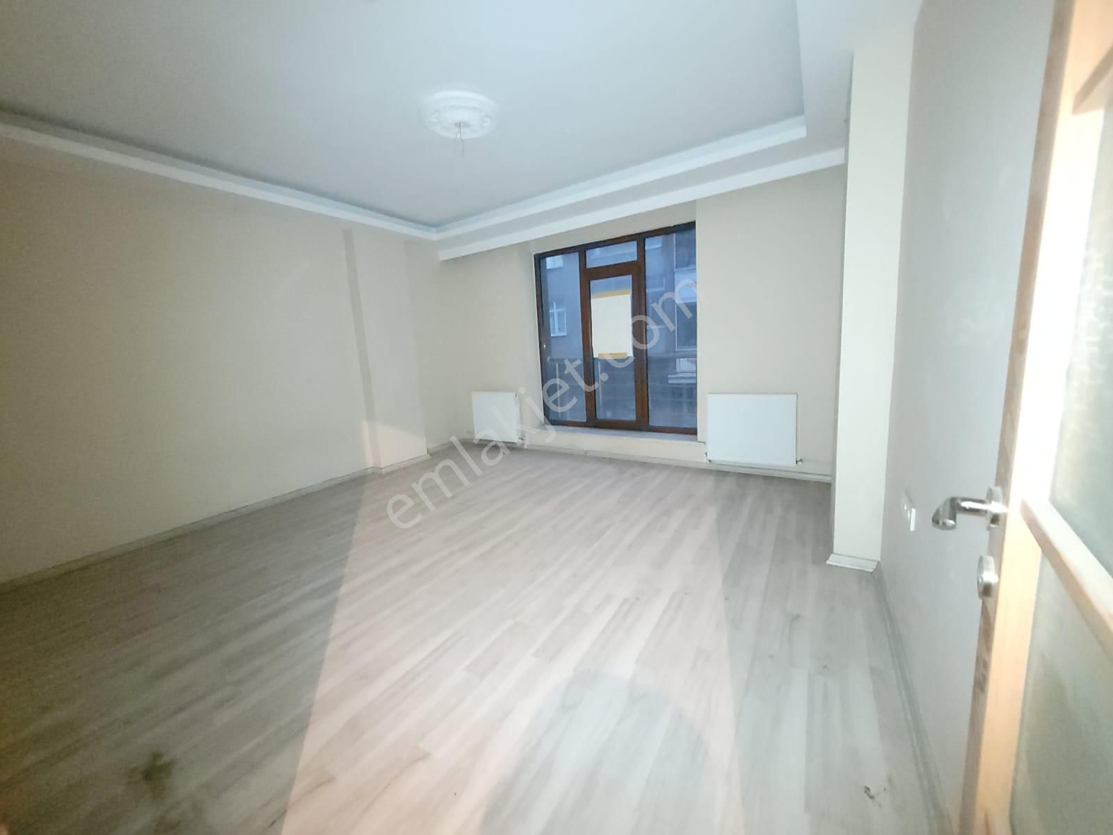 Üç Kardeşler'den Esentepe Mah 2+1 8-yıllık 95m² Ara Kat Daire