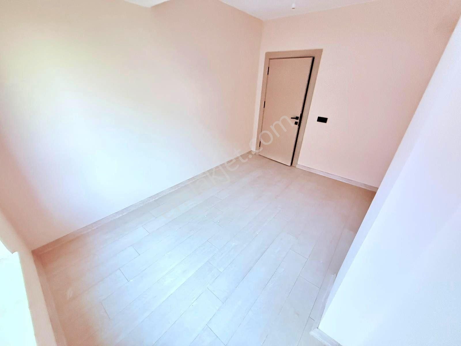 Sıfır İskanlı Arakat Güney Cephe Geniş Oturum Yüksek Kredili 3+1 - Görsel 22