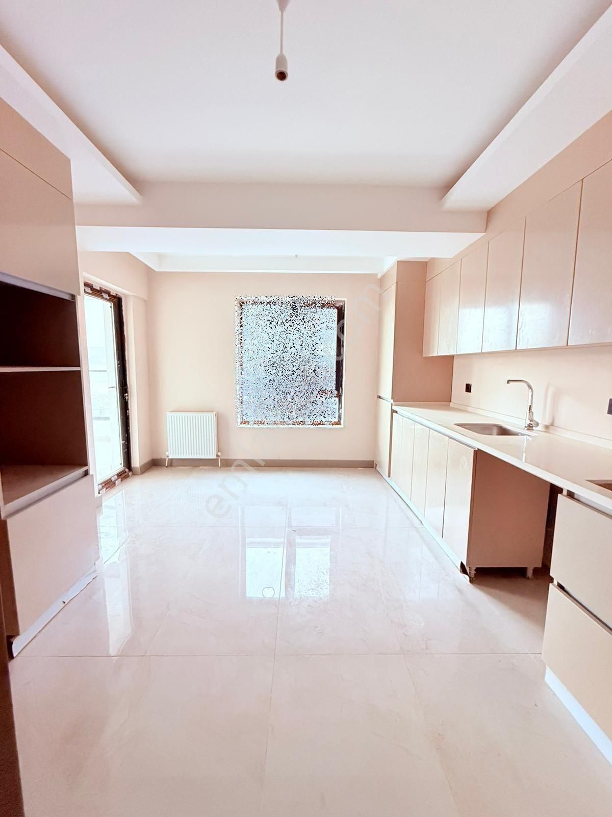 Sıfır İskanlı Arakat Güney Cephe Geniş Oturum Yüksek Kredili 3+1