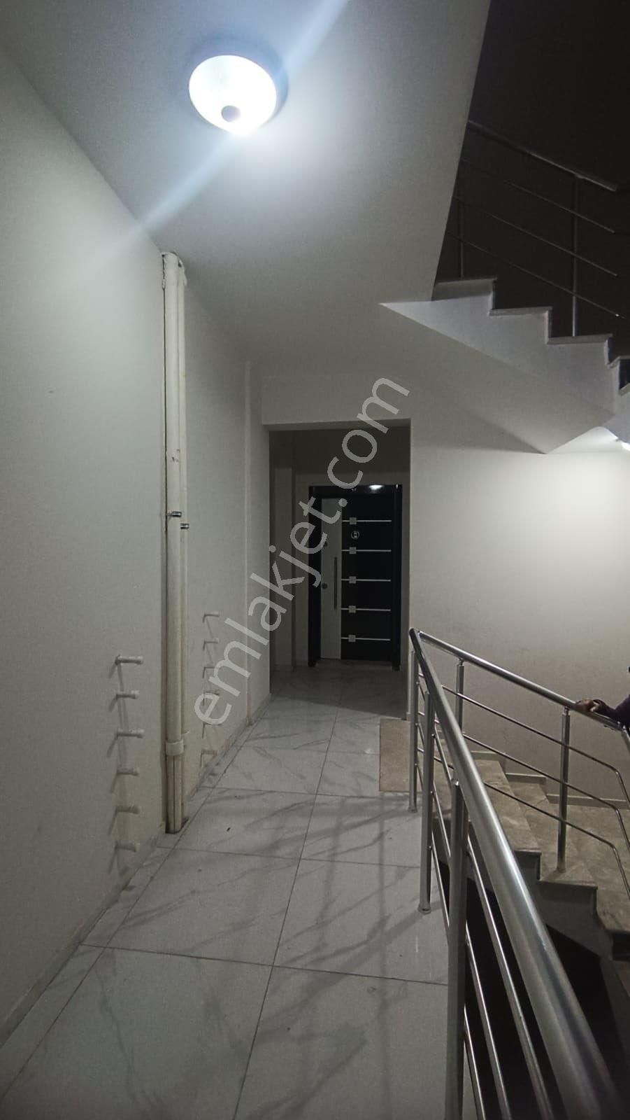 Bayraklı Erenlerde Kiralık 3+1 Daire - Görsel 18