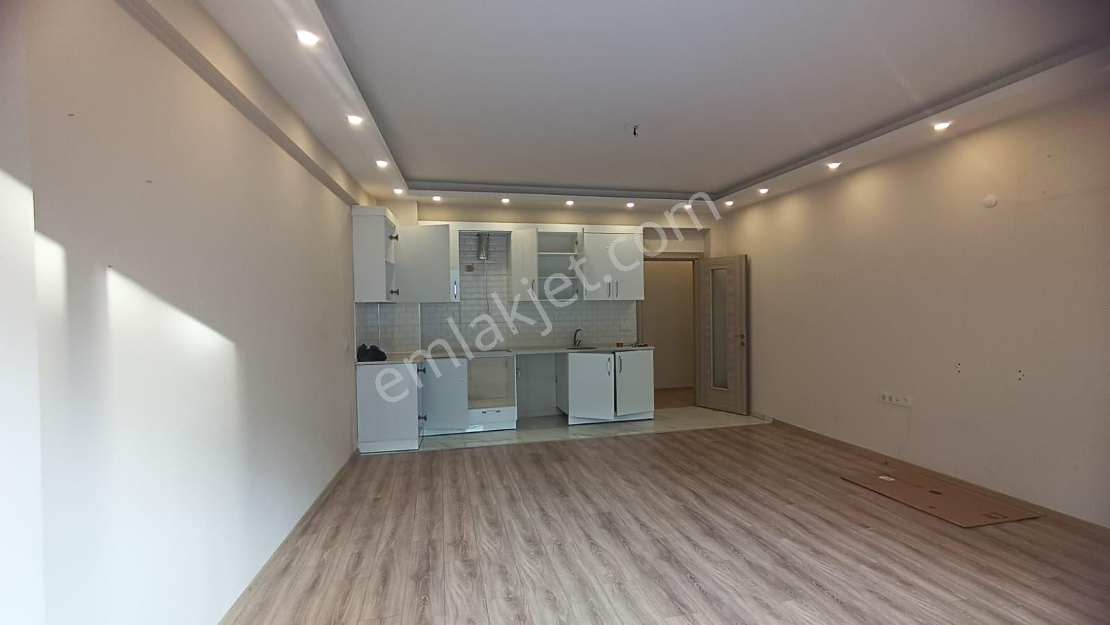 Bayraklı Erenlerde Kiralık 3+1 Daire