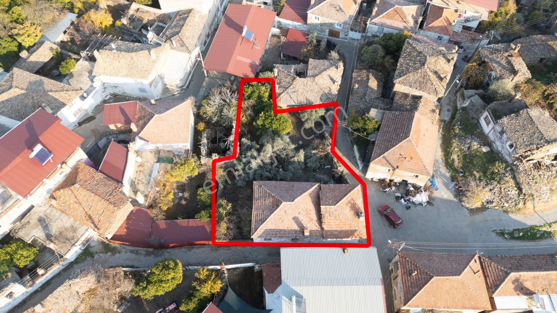 Pınarlı Mahallesinde Satılık 521 M² Müstakil Bahçeli Taş Ev - Görsel 2