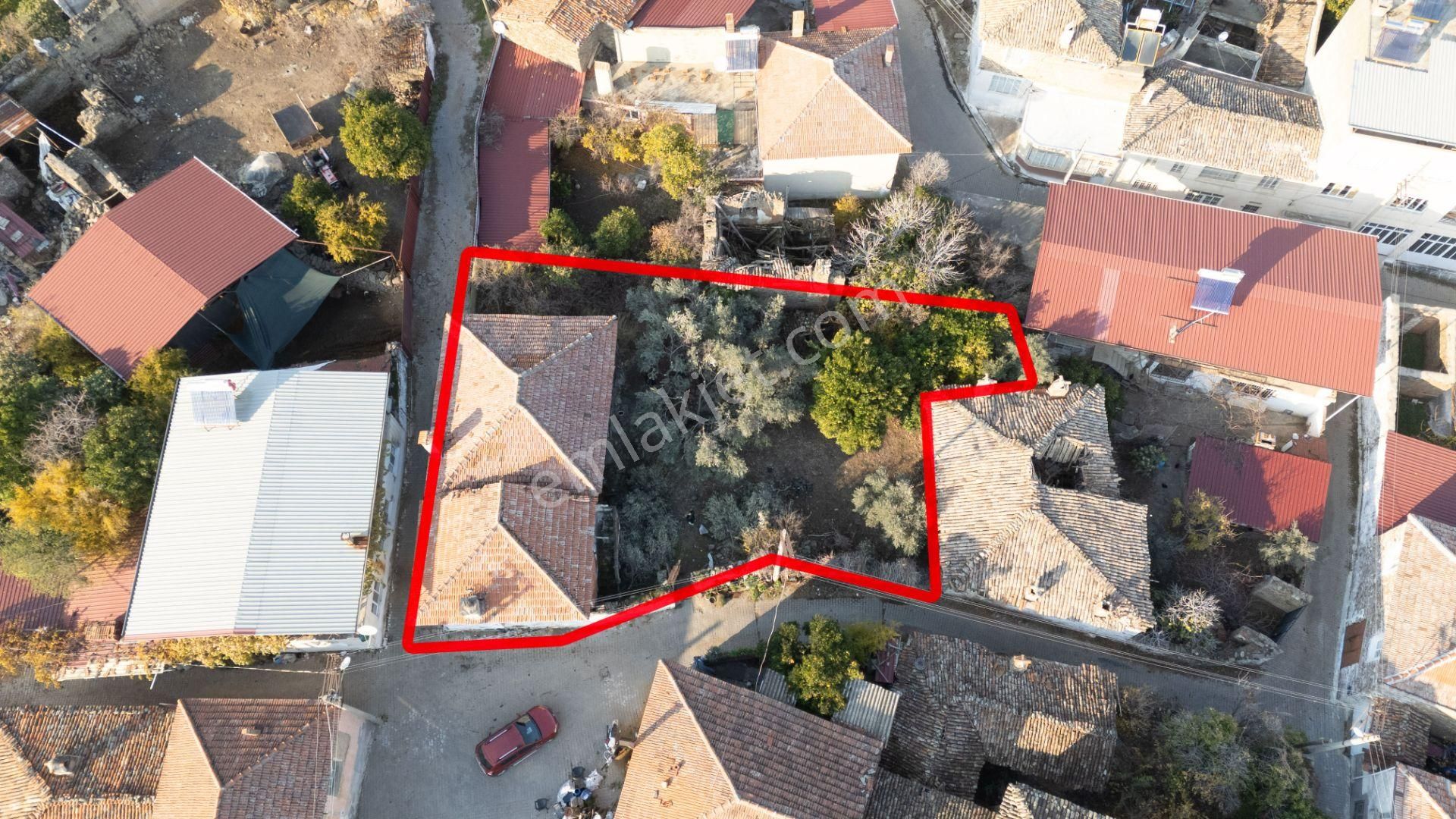 Pınarlı Mahallesinde Satılık 521 M² Müstakil Bahçeli Taş Ev