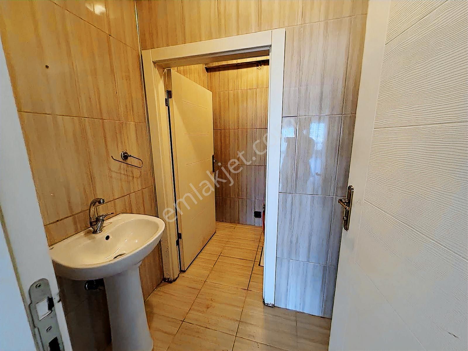 Mükemmel Konumda Her İşe Uygun 2 Katlı Bölmeli Kiralık Dükkan - Görsel 7