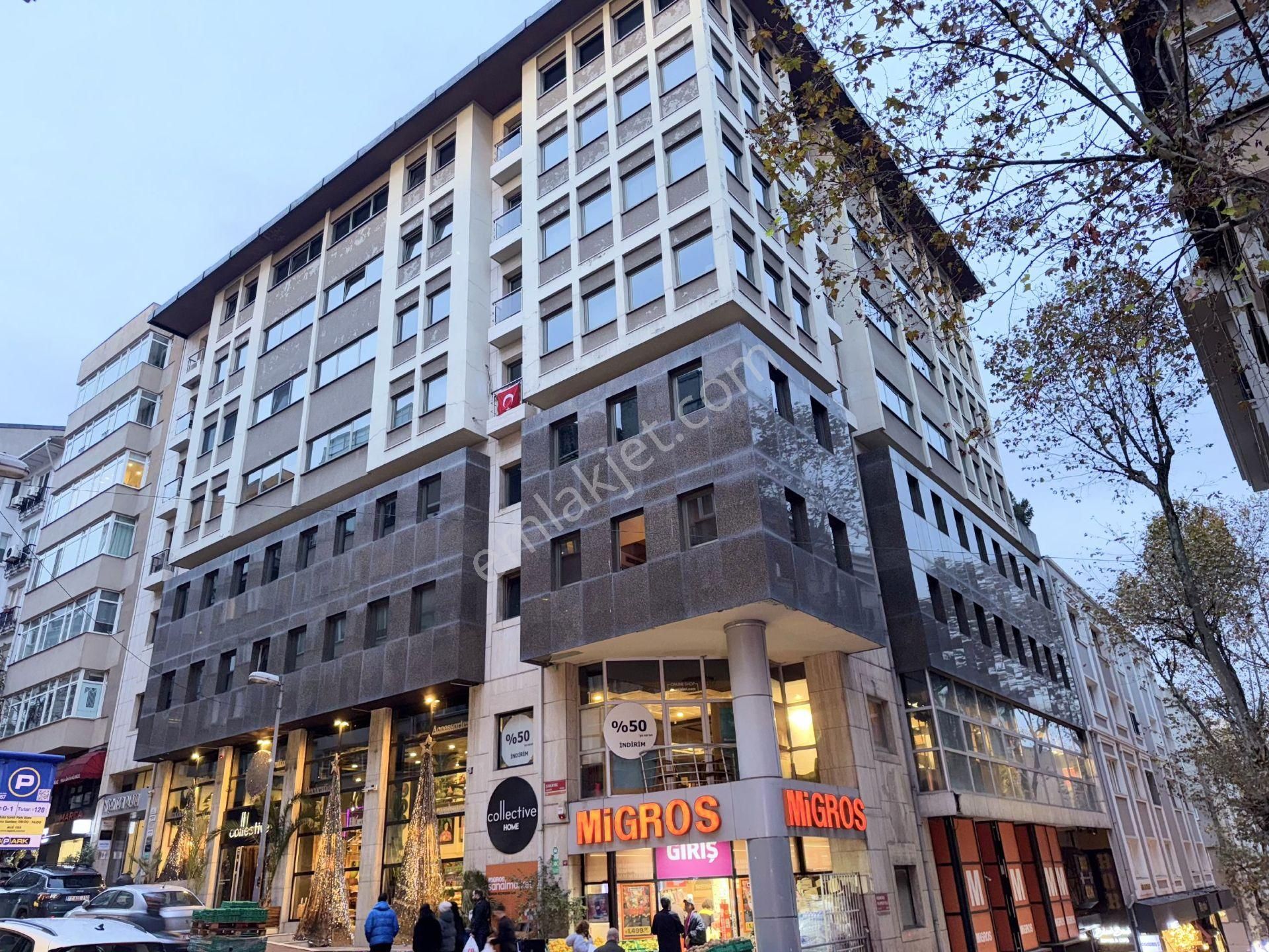 Şakayık'ta Yangın Merdivenli-kapalı Otoparklı Plaza'da 95m2