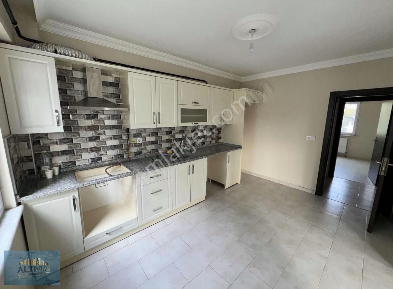 Ömercikler Mah. Yüksek Giriş 90 M2 Kiralık 2+1 - Görsel 5